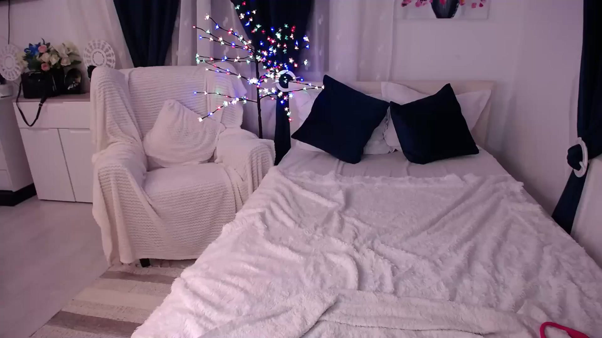 Gallery image thumbnail from Katy_KatyXX's myfreecams stream on, 01/04/2024, 04:35 image 1 of 20