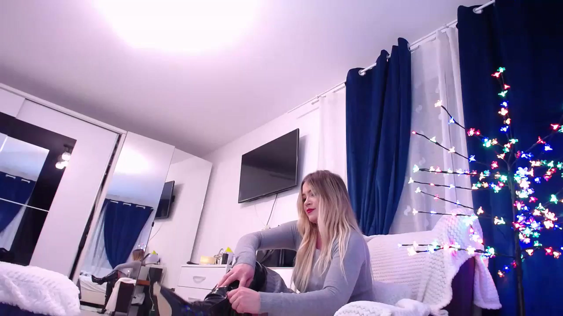 Gallery image thumbnail from Katy_KatyXX's myfreecams stream on, 01/10/2024, 03:39 image 18 of 20
