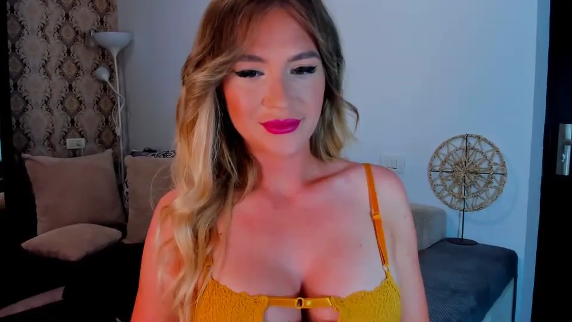 Gallery image thumbnail from Katy_KatyXX's myfreecams stream on, 05/27/2024, 24:27 image 3 of 20