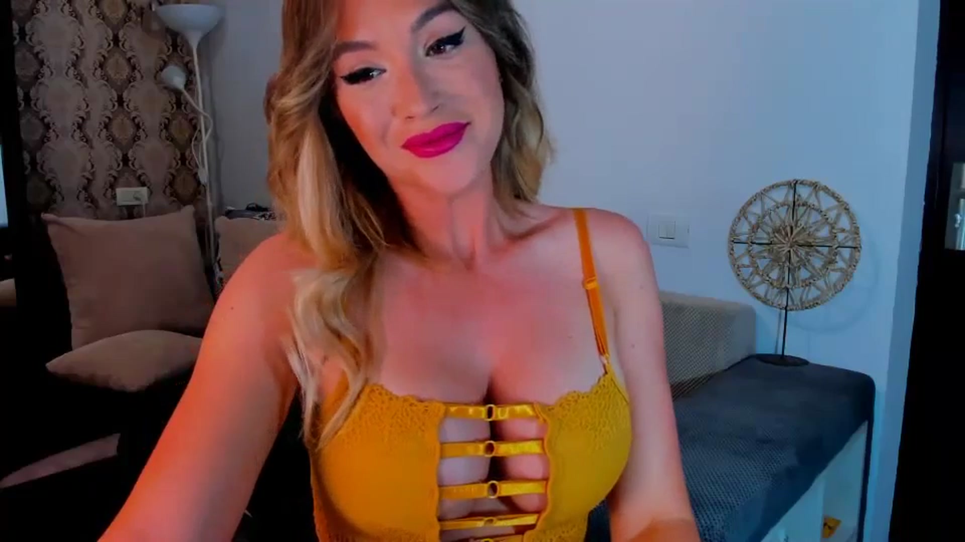 Gallery image thumbnail from Katy_KatyXX's myfreecams stream on, 05/27/2024, 24:27 image 14 of 20