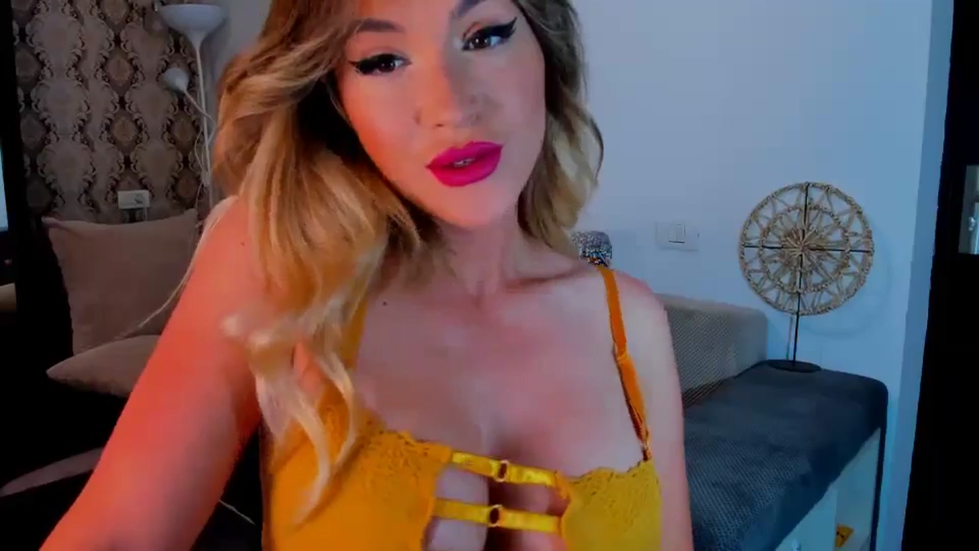 Gallery image thumbnail from Katy_KatyXX's myfreecams stream on, 05/27/2024, 24:27 image 19 of 20