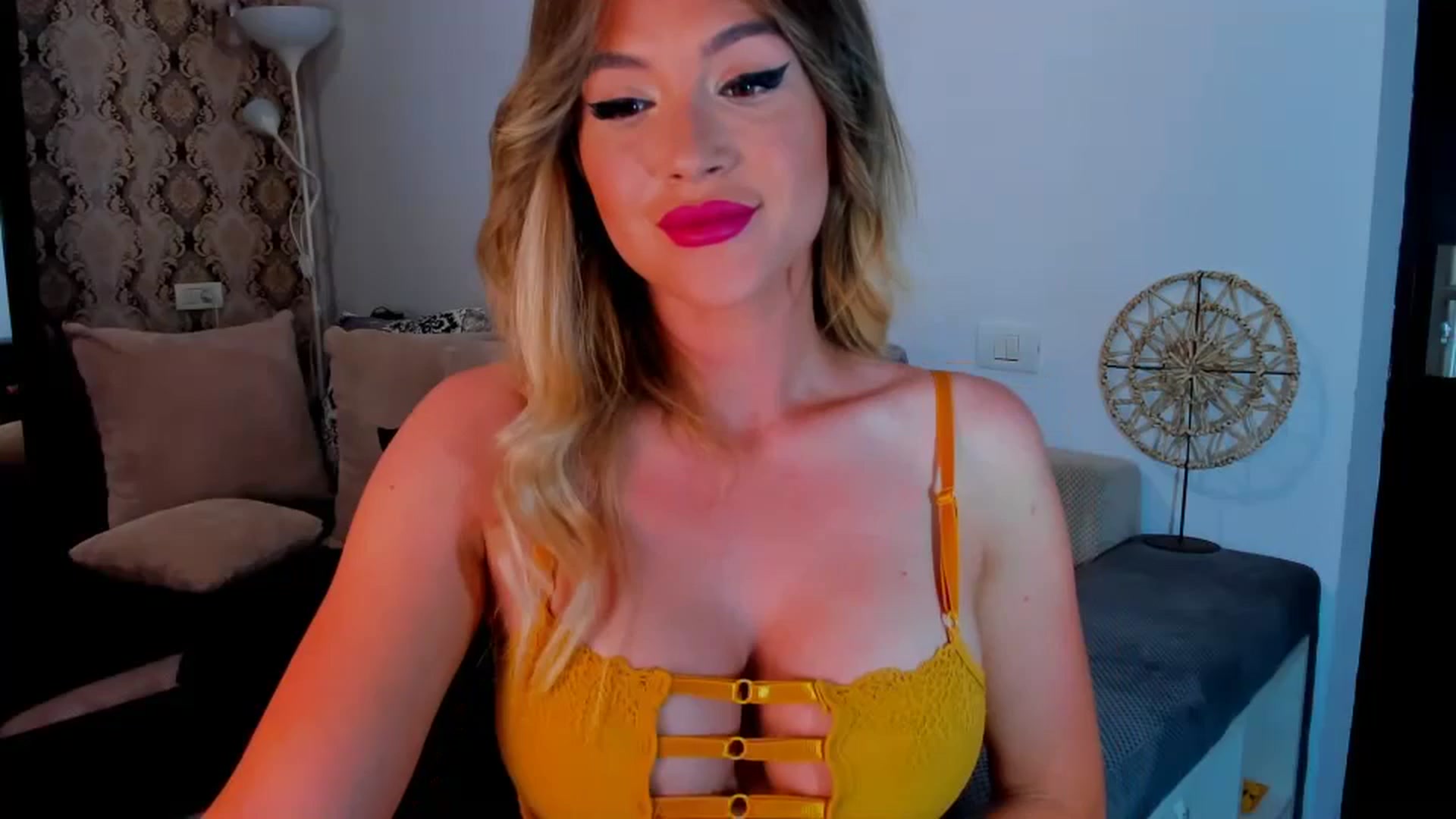 Gallery image thumbnail from Katy_KatyXX's myfreecams stream on, 05/27/2024, 24:27 image 12 of 20