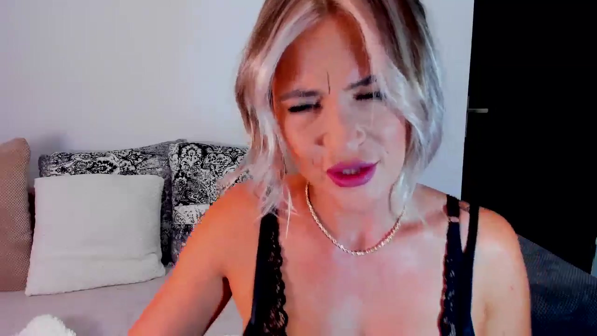Gallery image thumbnail from Katy_KatyXX's myfreecams stream on, 08/08/2024, 01:17 image 5 of 20