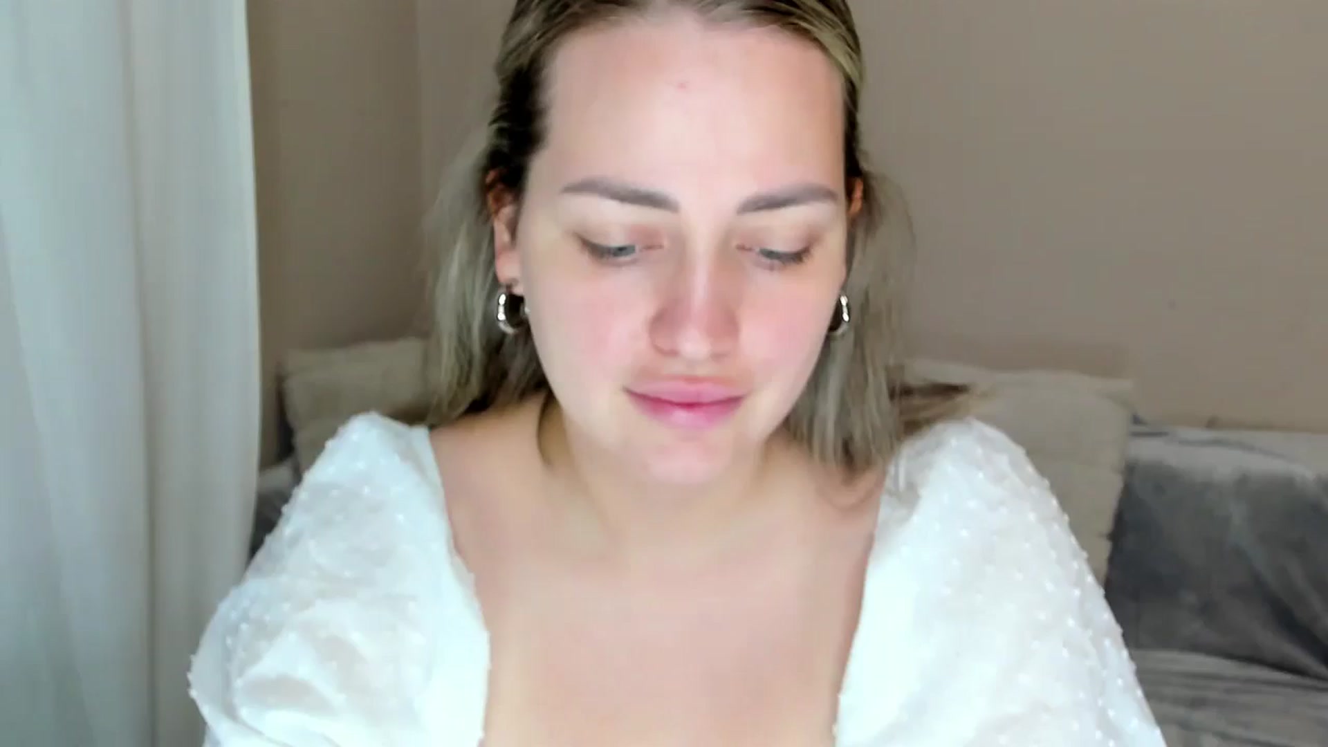 Gallery image thumbnail from Katy__Berry's myfreecams stream on, 11/08/2024, 12:53 image 1 of 20