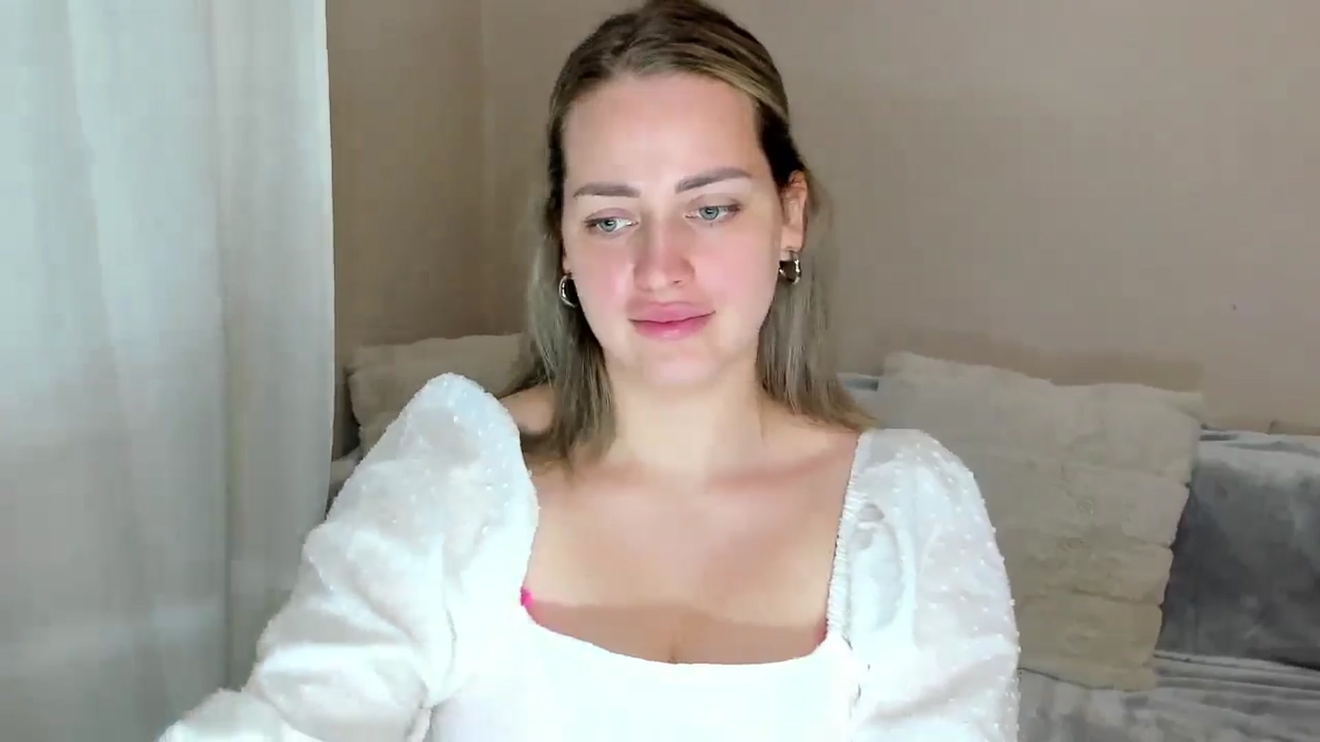 Gallery image thumbnail from Katy__Berry's myfreecams stream on, 11/08/2024, 12:53 image 10 of 20