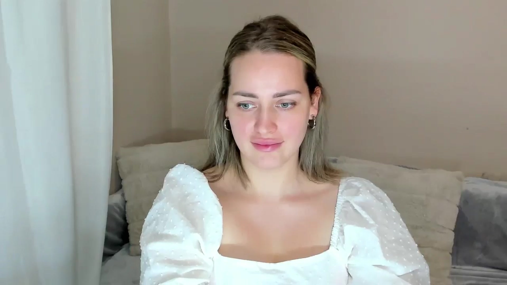 Gallery image thumbnail from Katy__Berry's myfreecams stream on, 11/08/2024, 13:28 image 15 of 20