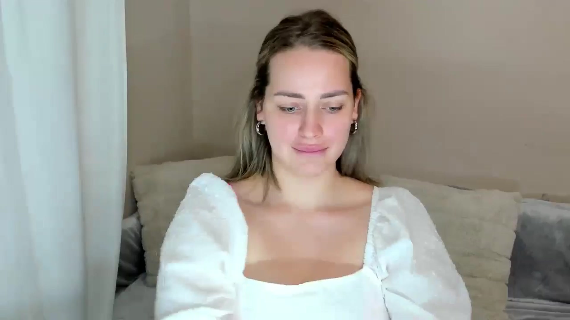 Gallery image thumbnail from Katy__Berry's myfreecams stream on, 11/08/2024, 13:28 image 5 of 20