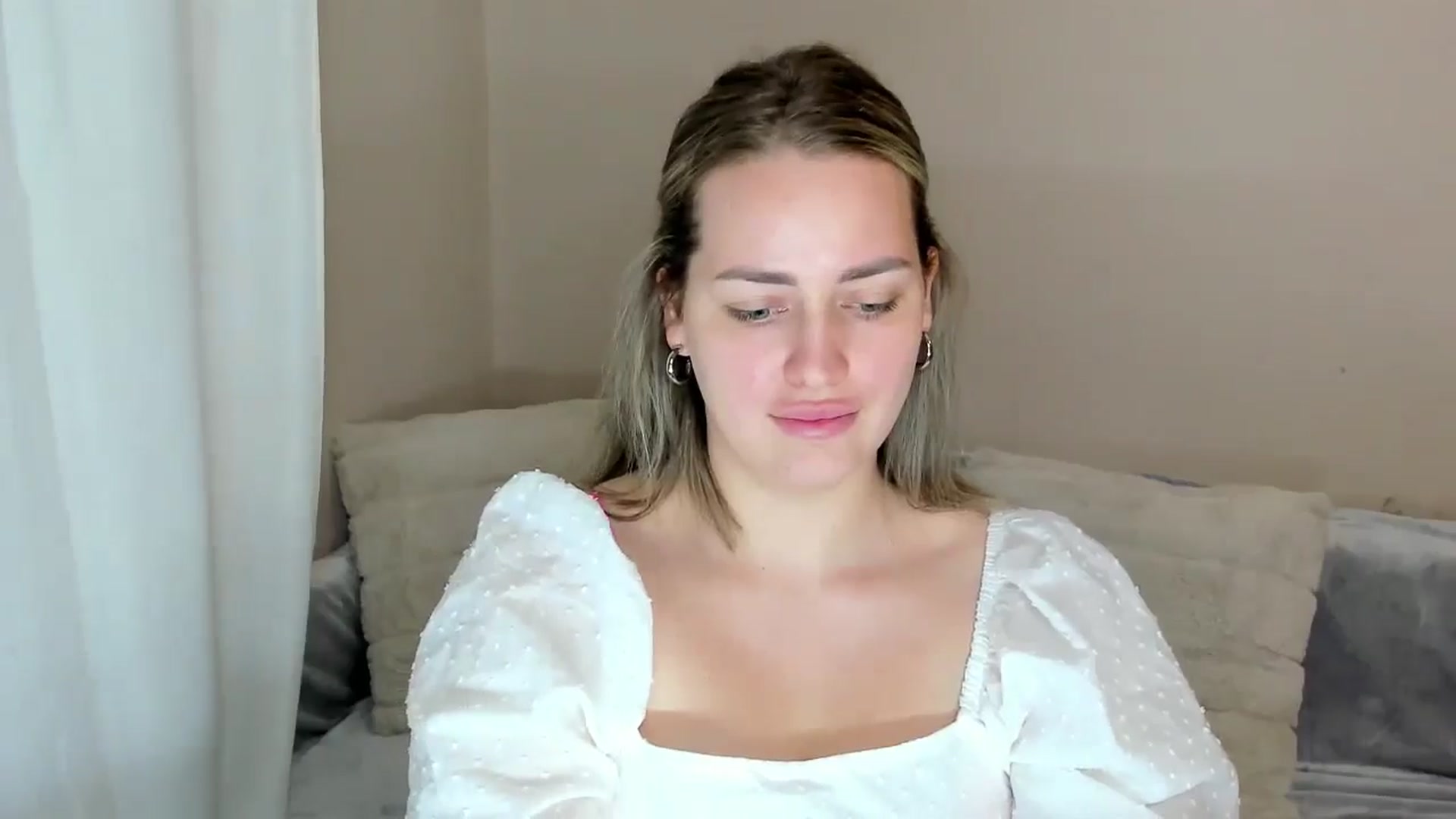 Gallery image thumbnail from Katy__Berry's myfreecams stream on, 11/08/2024, 13:28 image 13 of 20