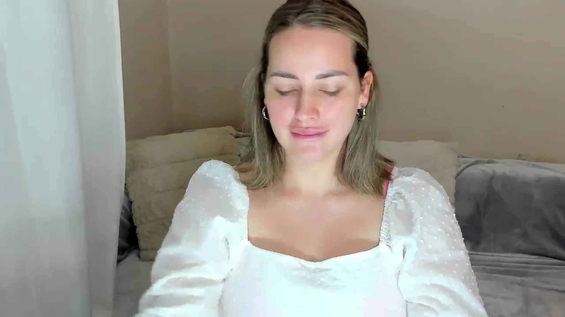 Gallery image thumbnail from Katy__Berry's myfreecams stream on, 11/08/2024, 15:12 image 4 of 20
