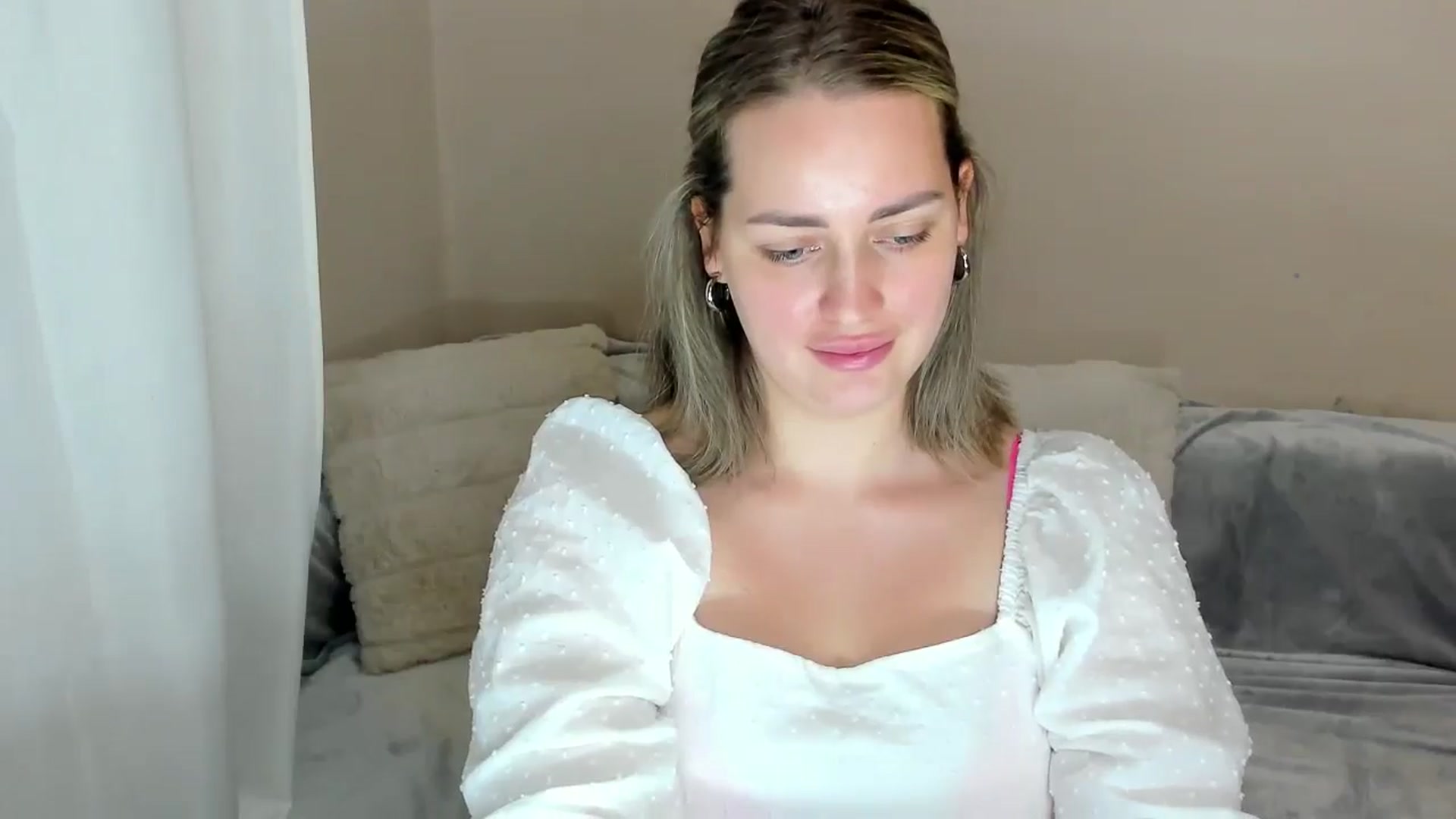 Gallery image thumbnail from Katy__Berry's myfreecams stream on, 11/08/2024, 15:12 image 2 of 20