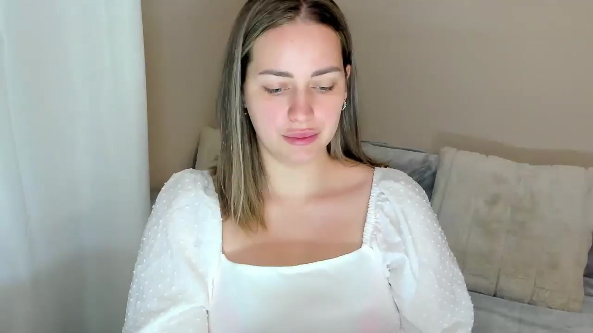 Gallery image thumbnail from Katy__Berry's myfreecams stream on, 11/10/2024, 14:56 image 1 of 20