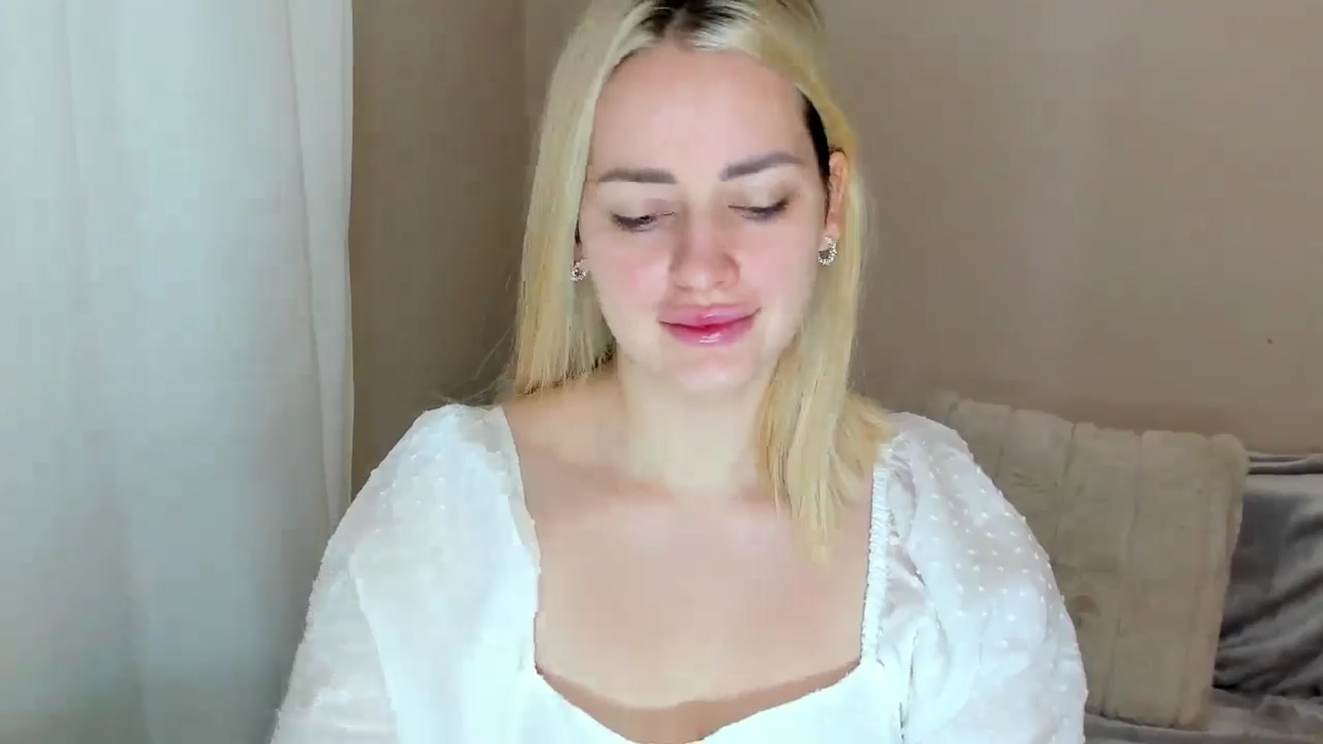 Gallery image thumbnail from Katy__Berry's myfreecams stream on, 01/19/2025, 09:45 image 11 of 20