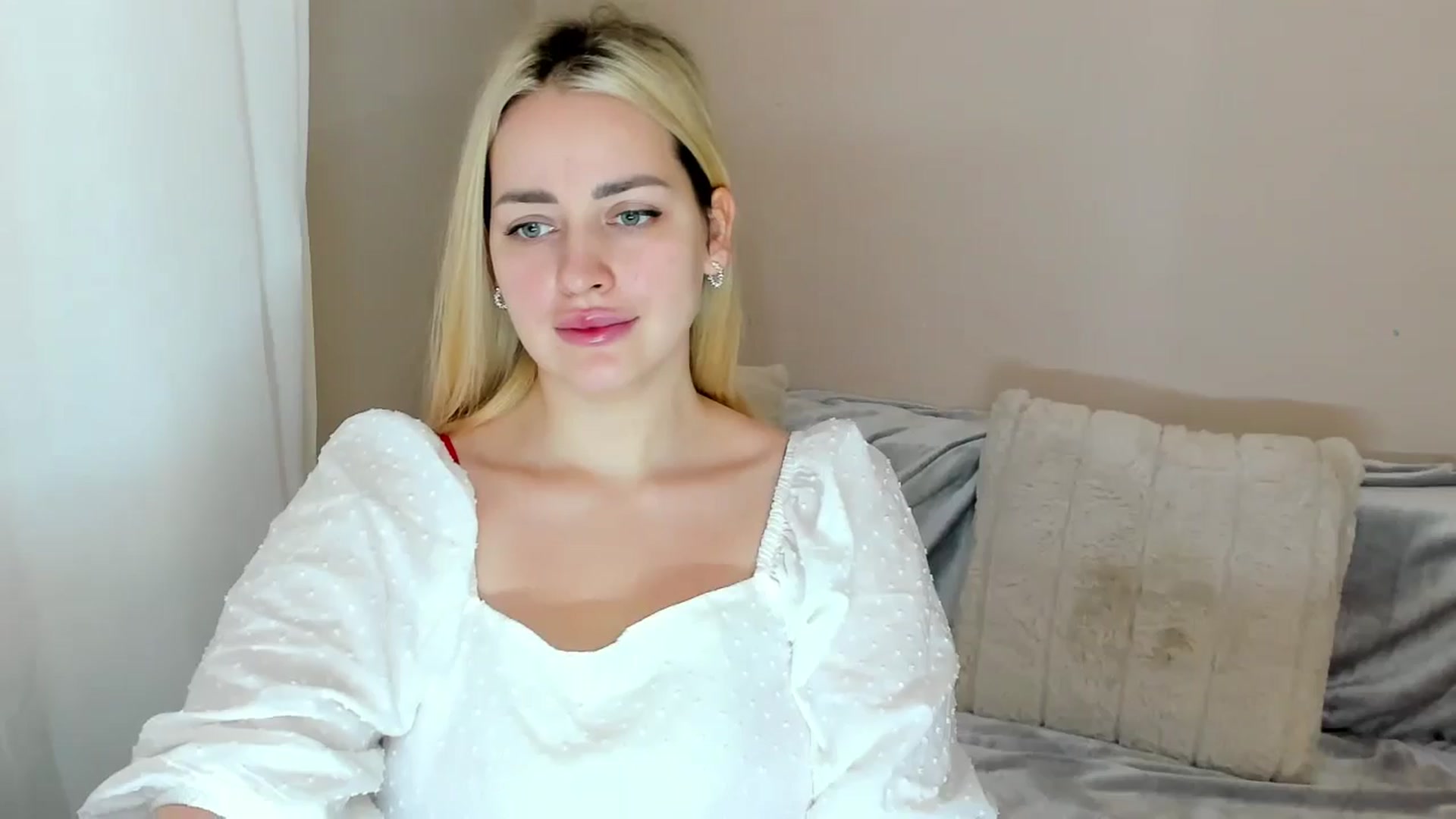 Gallery image thumbnail from Katy__Berry's myfreecams stream on, 01/19/2025, 09:45 image 14 of 20