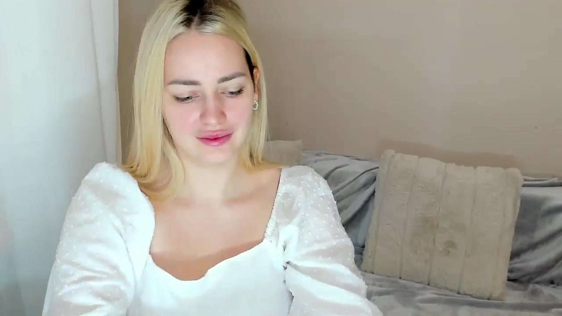 Gallery image thumbnail from Katy__Berry's myfreecams stream on, 01/19/2025, 09:45 image 17 of 20