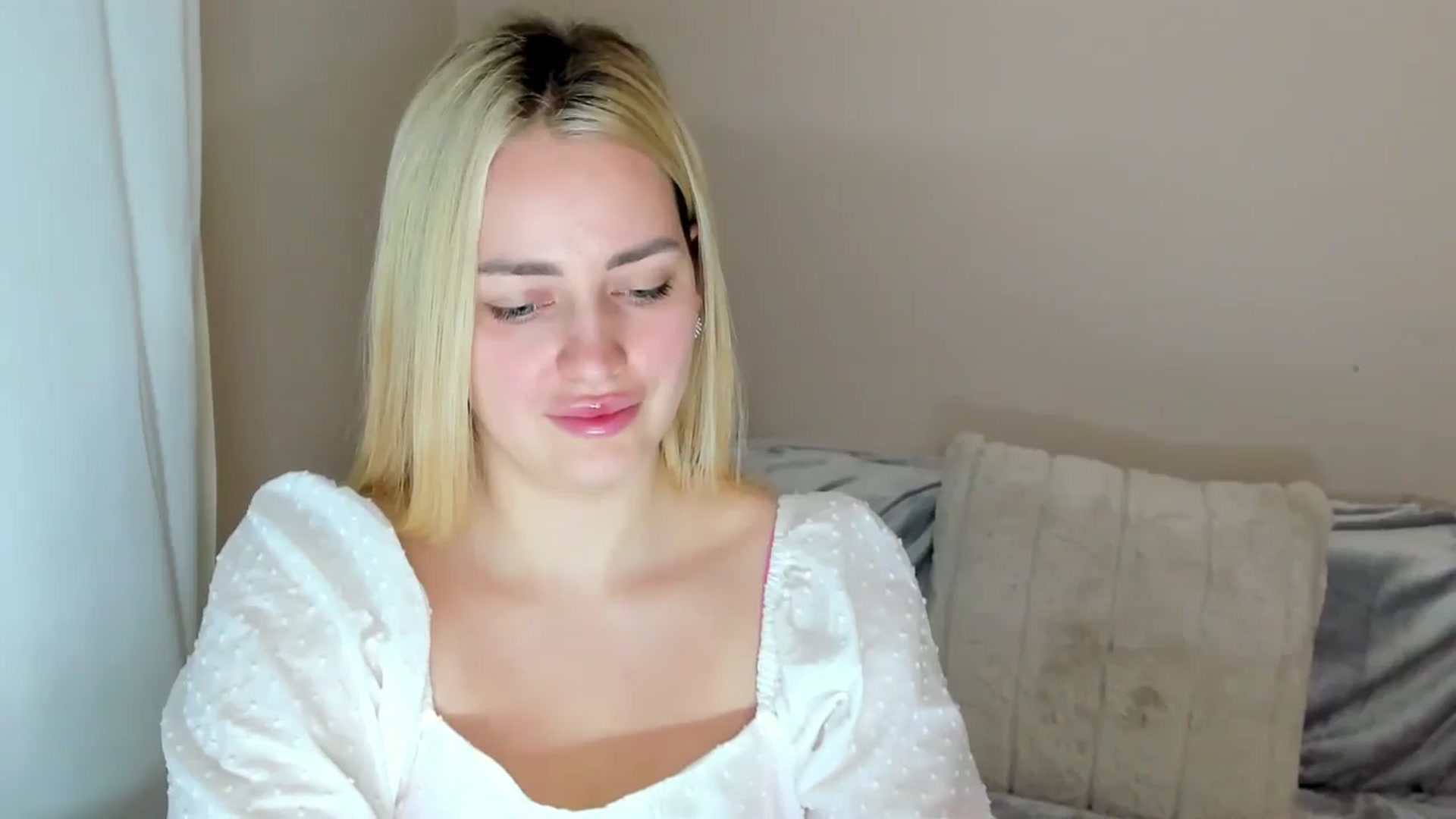 Gallery image thumbnail from Katy__Berry's myfreecams stream on, 01/19/2025, 15:51 image 15 of 20
