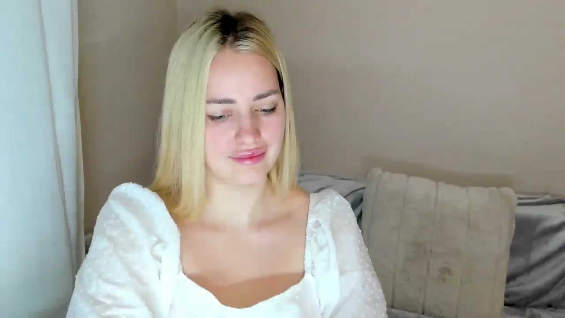 Gallery image thumbnail from Katy__Berry's myfreecams stream on, 01/19/2025, 15:51 image 17 of 20
