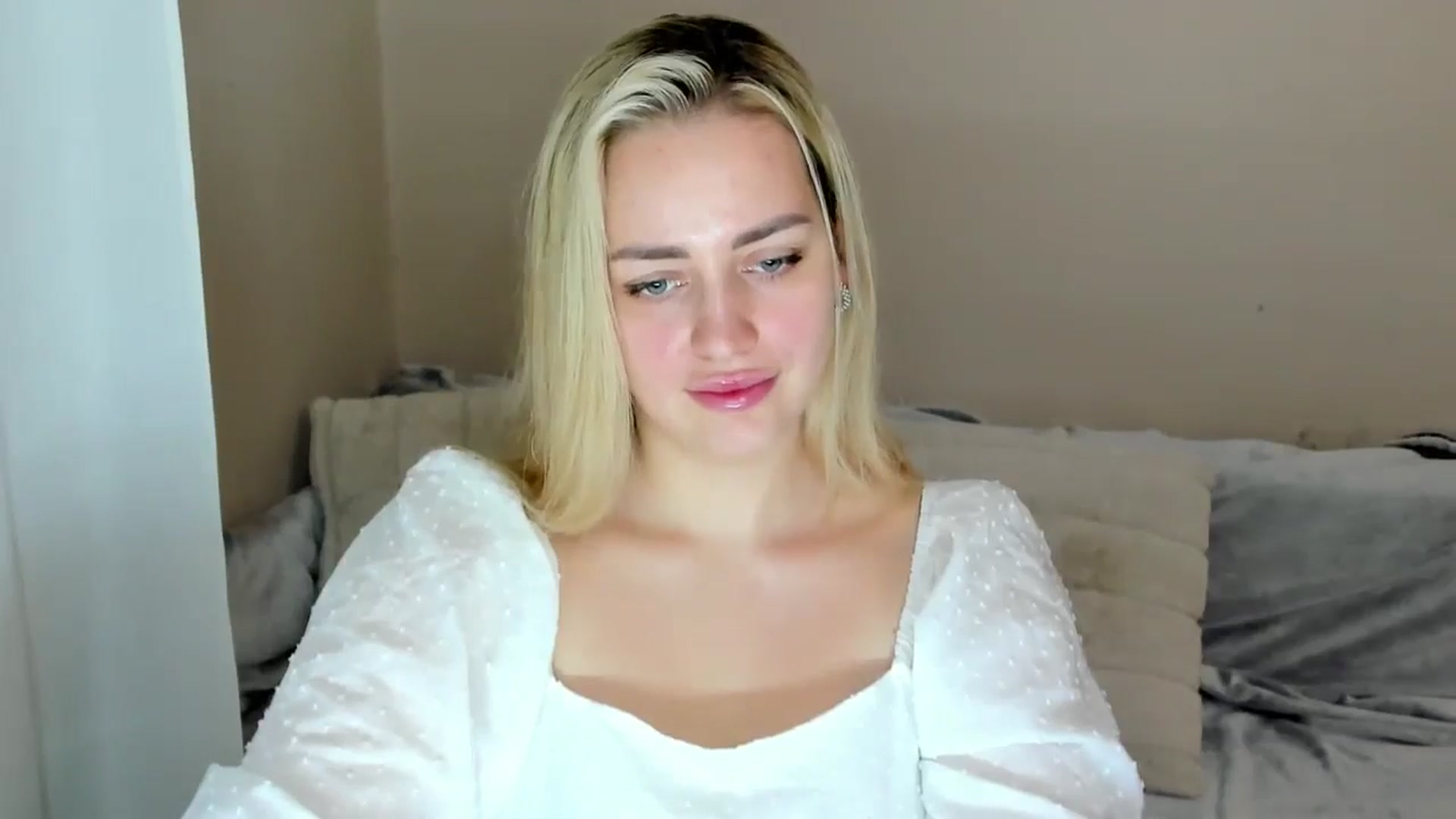 Gallery image thumbnail from Katy__Berry's myfreecams stream on, 01/26/2025, 14:06 image 17 of 20