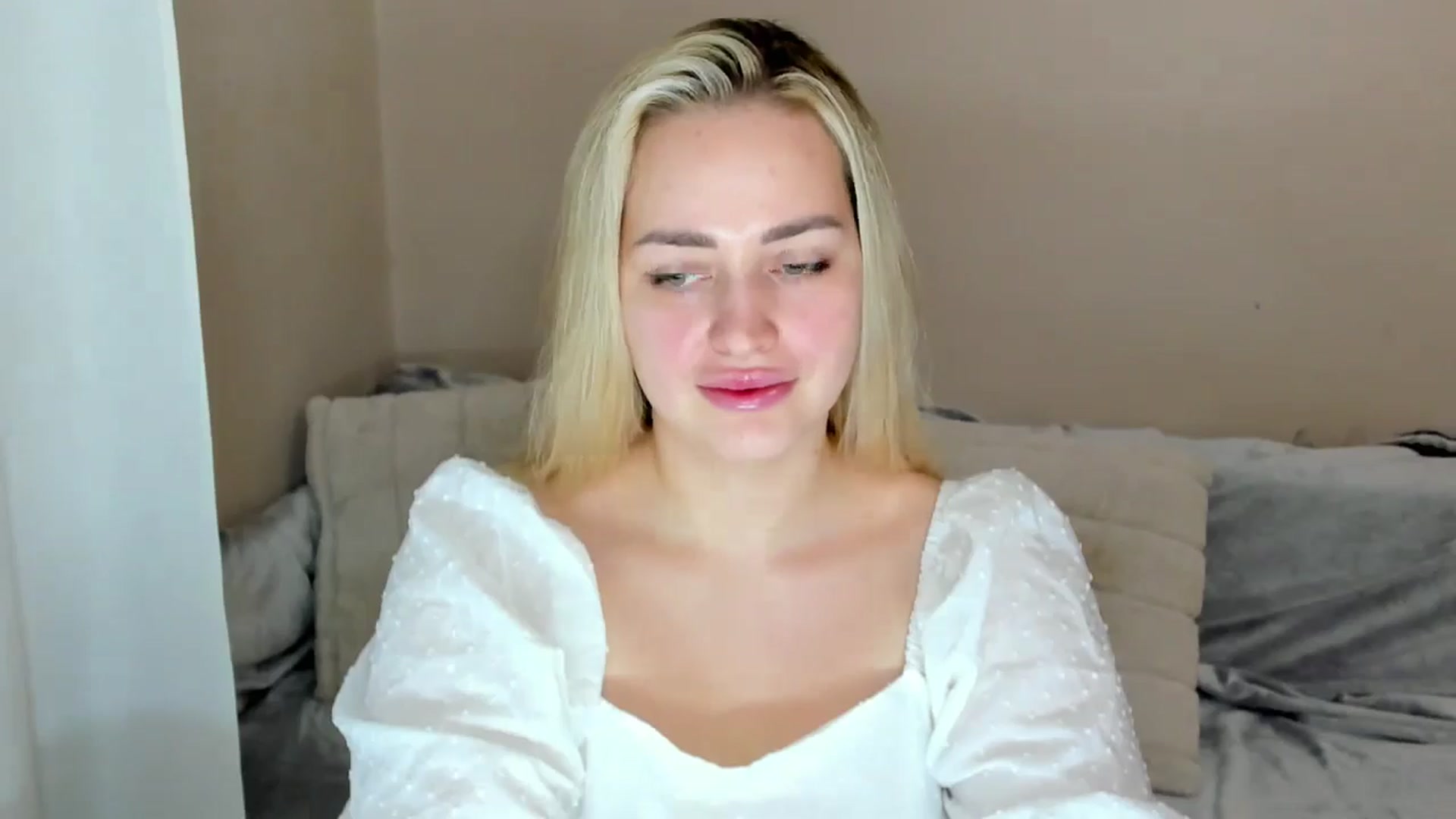 Gallery image thumbnail from Katy__Berry's myfreecams stream on, 01/26/2025, 14:06 image 3 of 20