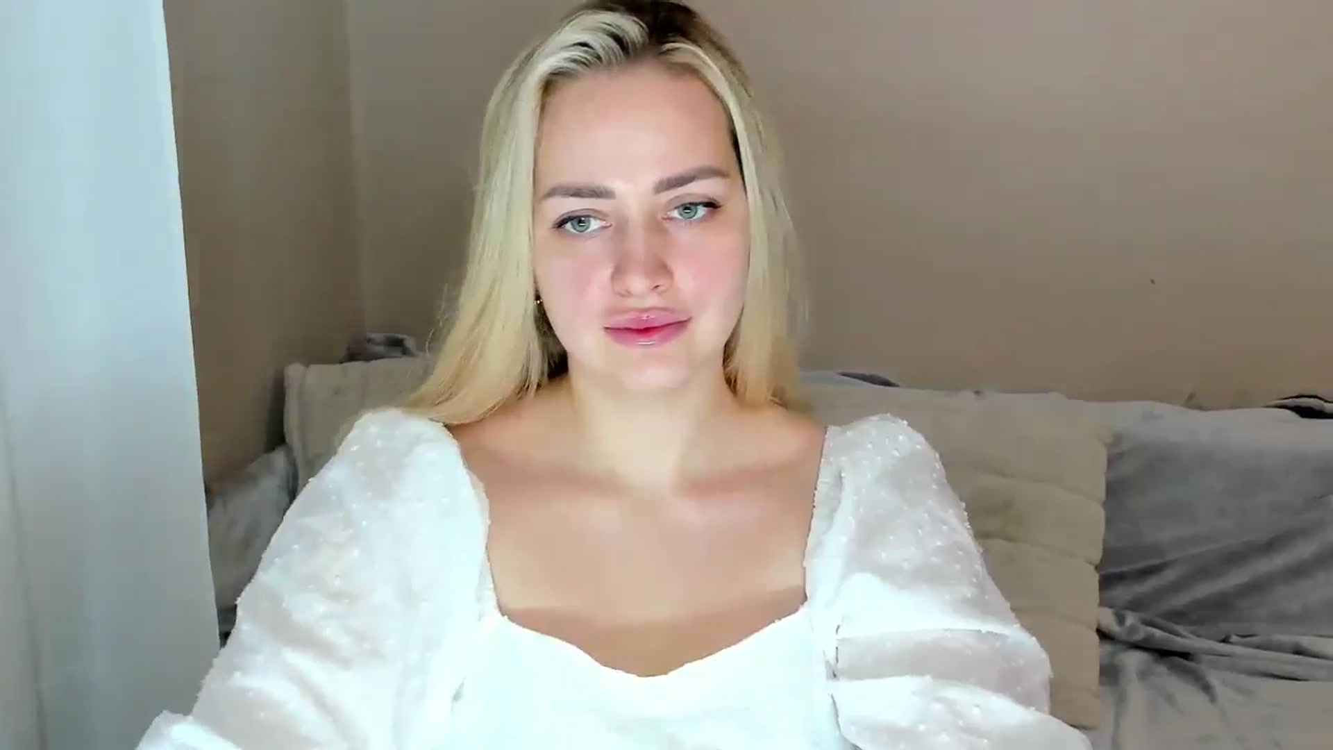 Gallery image thumbnail from Katy__Berry's myfreecams stream on, 01/26/2025, 14:06 image 7 of 20