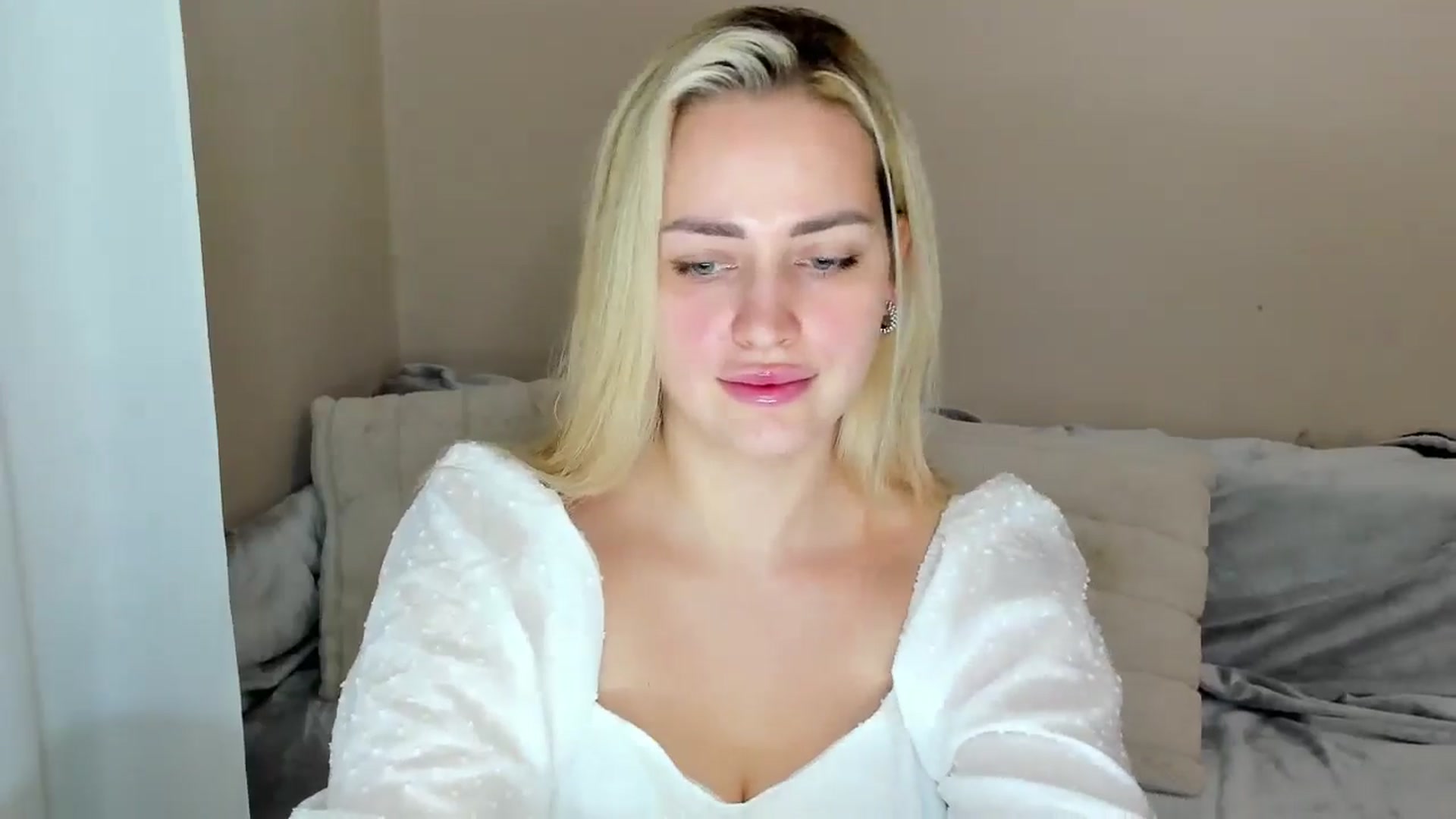 Gallery image thumbnail from Katy__Berry's myfreecams stream on, 01/26/2025, 14:06 image 12 of 20