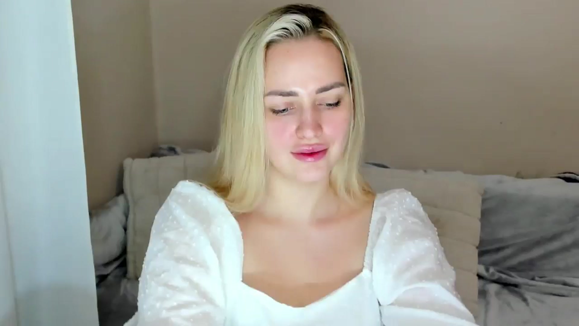 Gallery image thumbnail from Katy__Berry's myfreecams stream on, 01/26/2025, 14:06 image 18 of 20