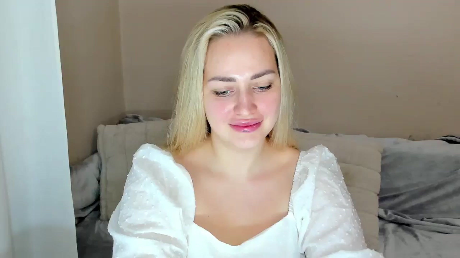 Gallery image thumbnail from Katy__Berry's myfreecams stream on, 01/26/2025, 14:06 image 2 of 20