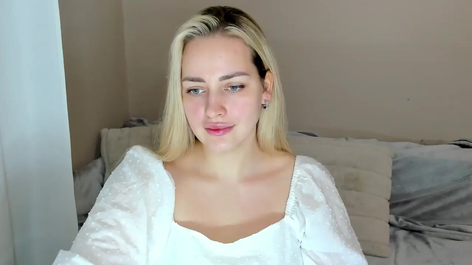 Gallery image thumbnail from Katy__Berry's myfreecams stream on, 01/26/2025, 14:06 image 9 of 20