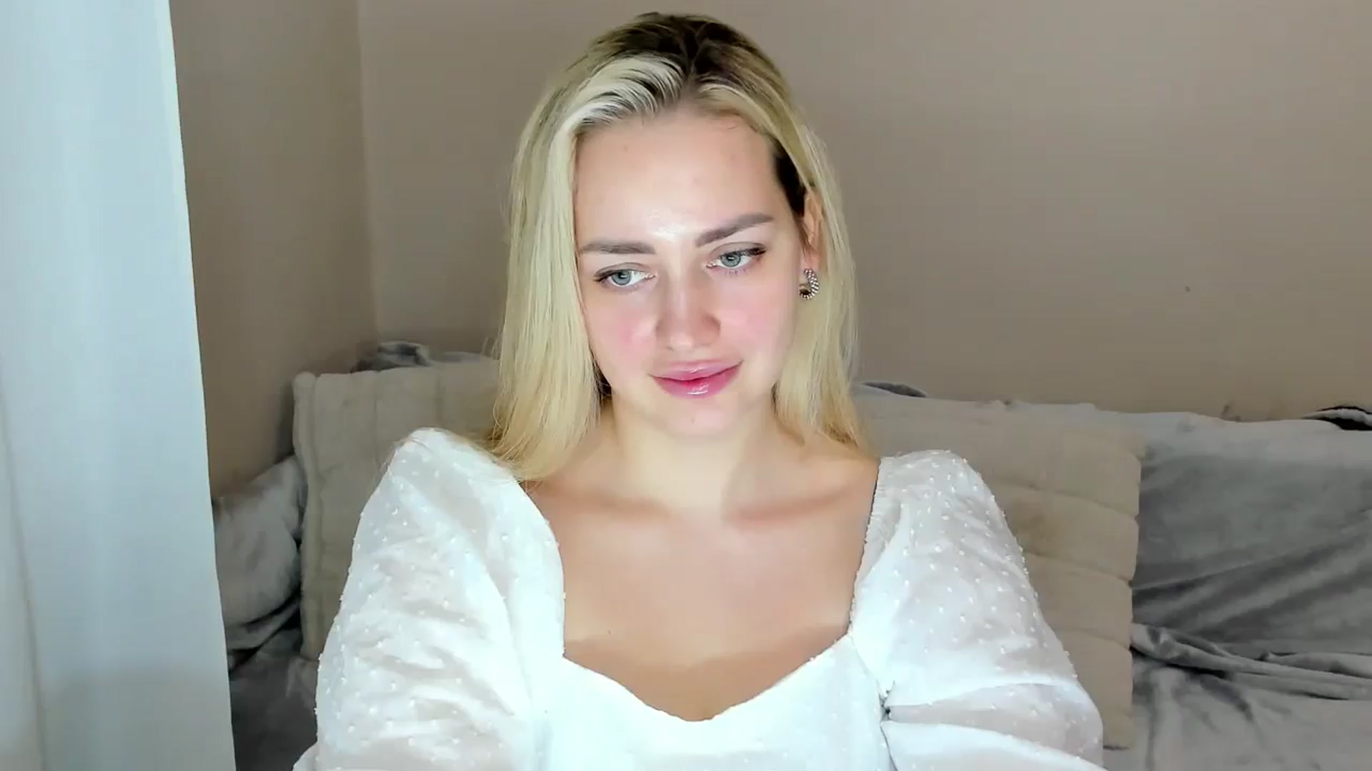 Gallery image thumbnail from Katy__Berry's myfreecams stream on, 01/26/2025, 14:06 image 10 of 20
