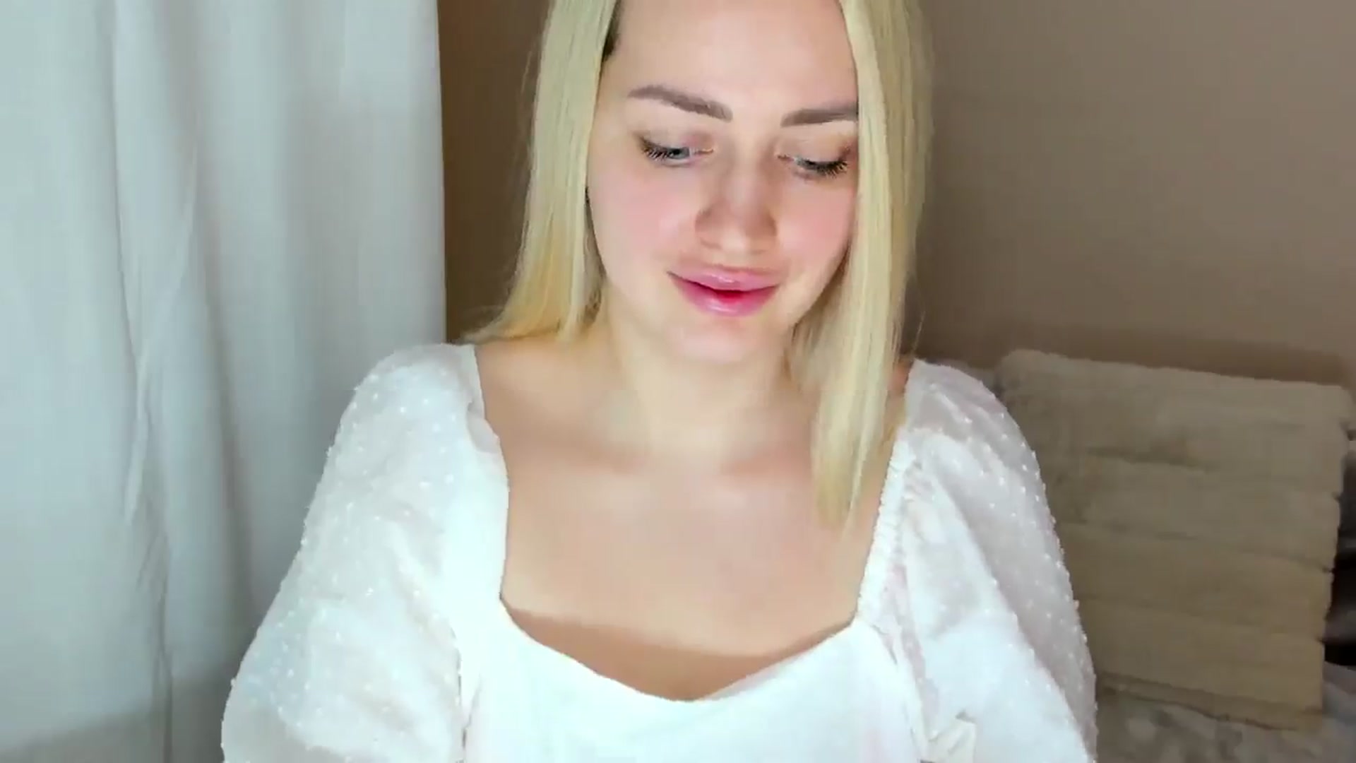 Gallery image thumbnail from Katy__Berry's myfreecams stream on, 01/31/2025, 15:57 image 17 of 20