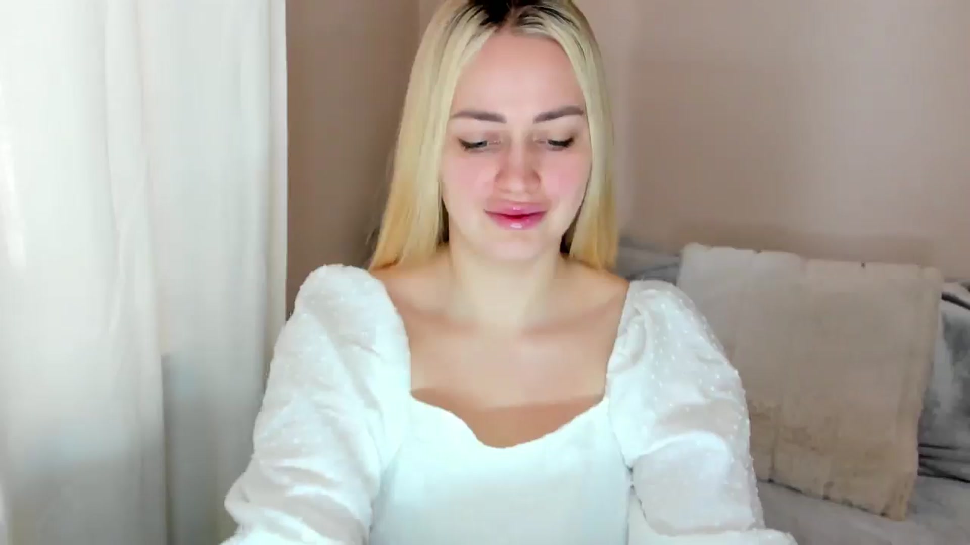 Gallery image thumbnail from Katy__Berry's myfreecams stream on, 02/09/2025, 12:49 image 2 of 20
