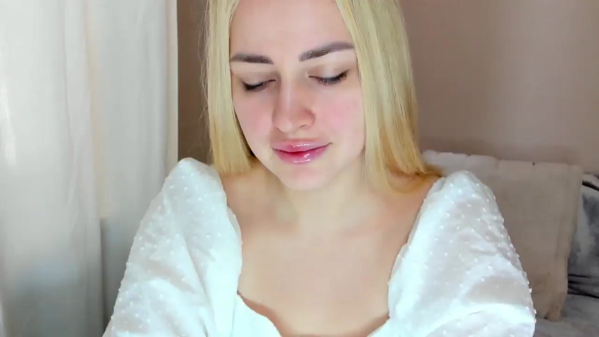 Gallery image thumbnail from Katy__Berry's myfreecams stream on, 02/09/2025, 12:49 image 1 of 20