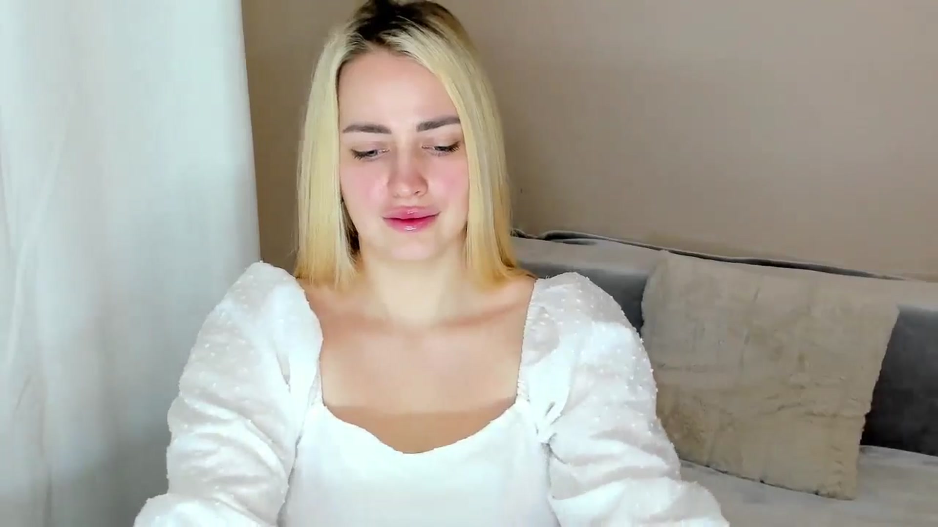 Gallery image thumbnail from Katy__Berry's myfreecams stream on, 02/14/2025, 13:13 image 16 of 20
