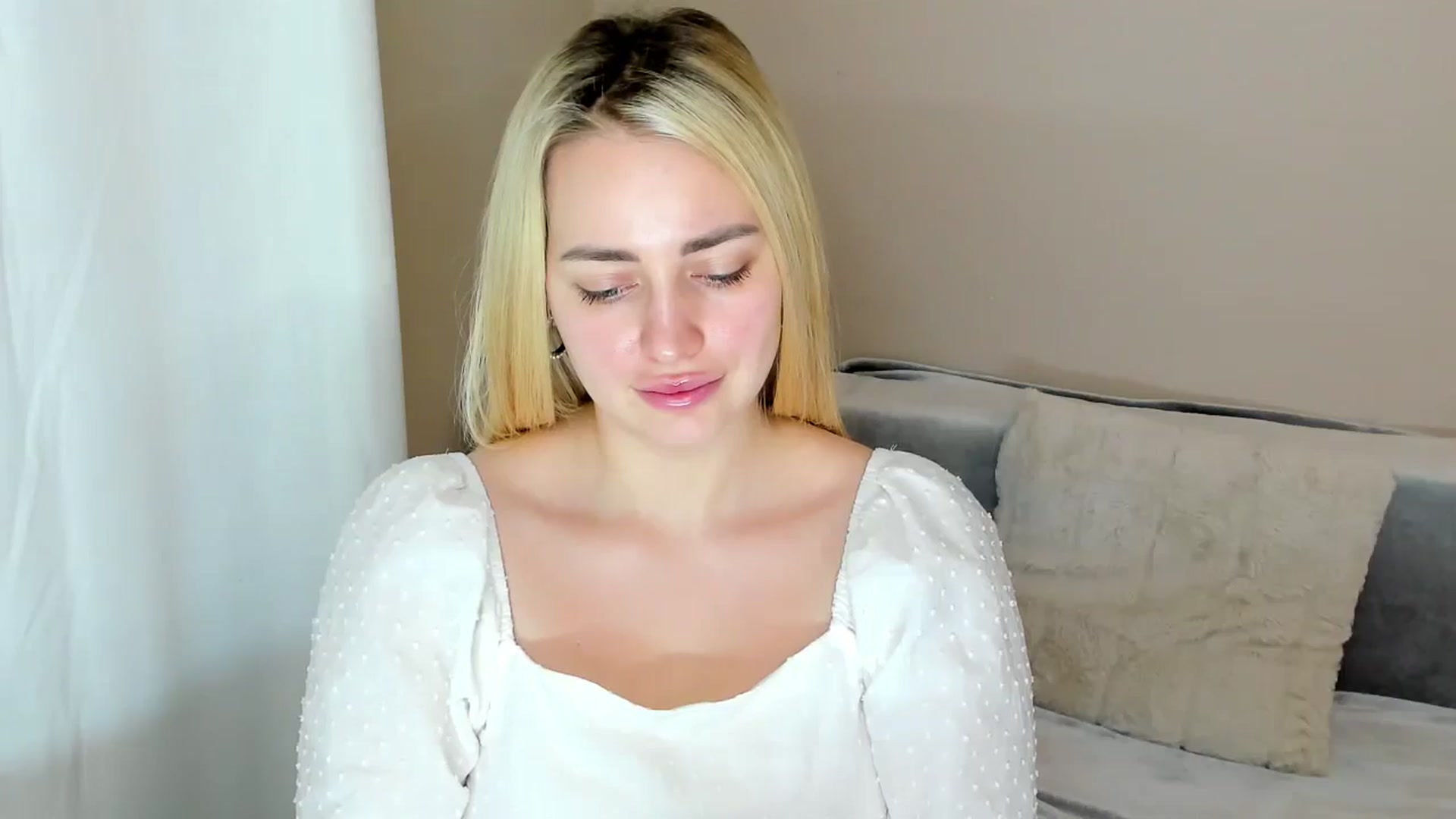 Gallery image thumbnail from Katy__Berry's myfreecams stream on, 02/14/2025, 15:01 image 4 of 20