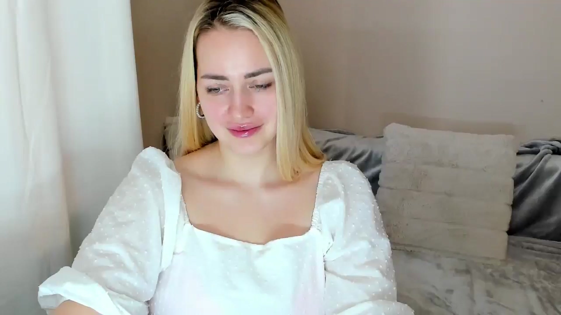Gallery image thumbnail from Katy__Berry's myfreecams stream on, 02/15/2025, 14:01 image 17 of 20