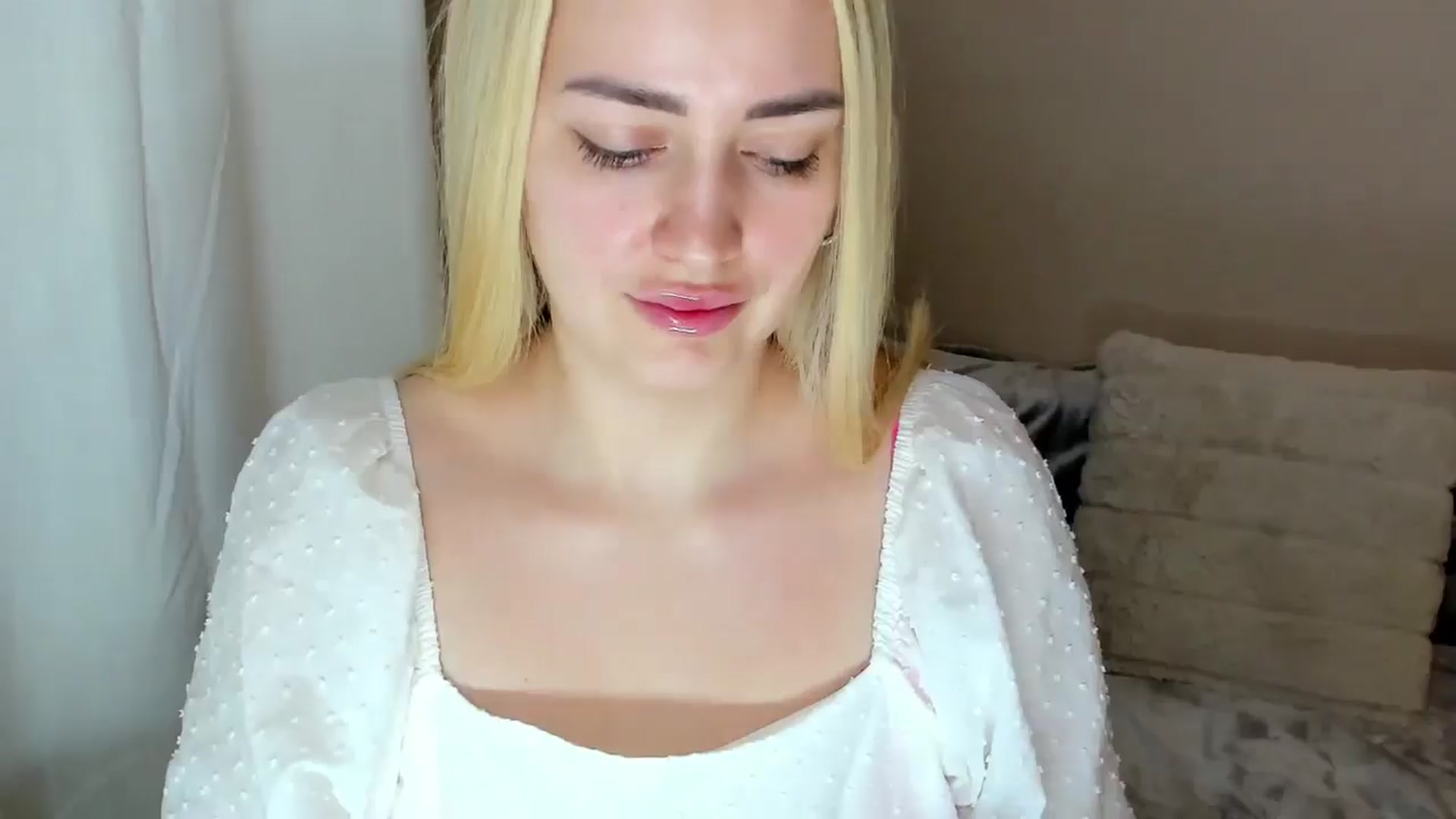 Gallery image thumbnail from Katy__Berry's myfreecams stream on, 02/15/2025, 14:52 image 15 of 20