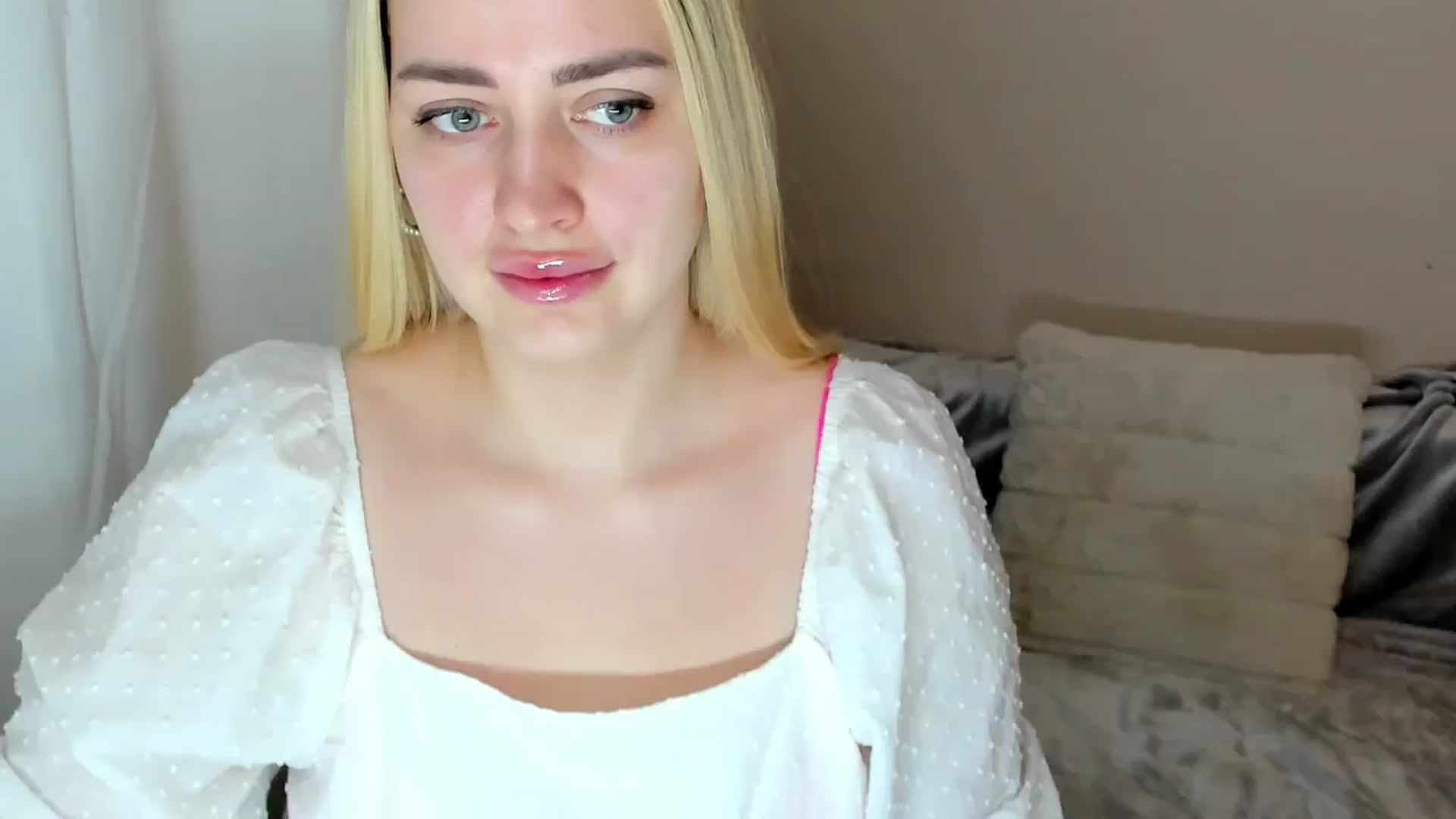 Gallery image thumbnail from Katy__Berry's myfreecams stream on, 02/15/2025, 14:52 image 14 of 20
