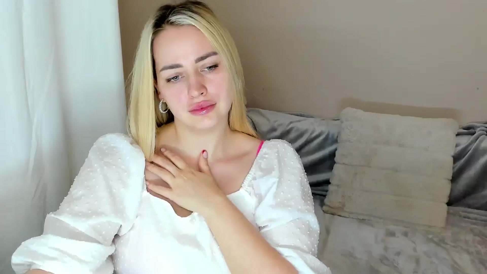 Gallery image thumbnail from Katy__Berry's myfreecams stream on, 02/15/2025, 14:52 image 6 of 20