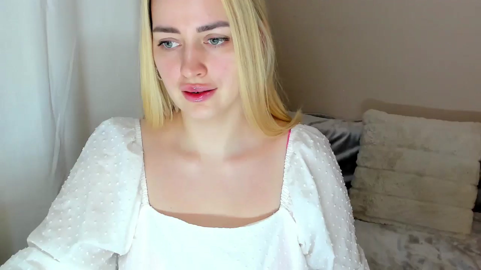 Gallery image thumbnail from Katy__Berry's myfreecams stream on, 02/15/2025, 14:52 image 16 of 20