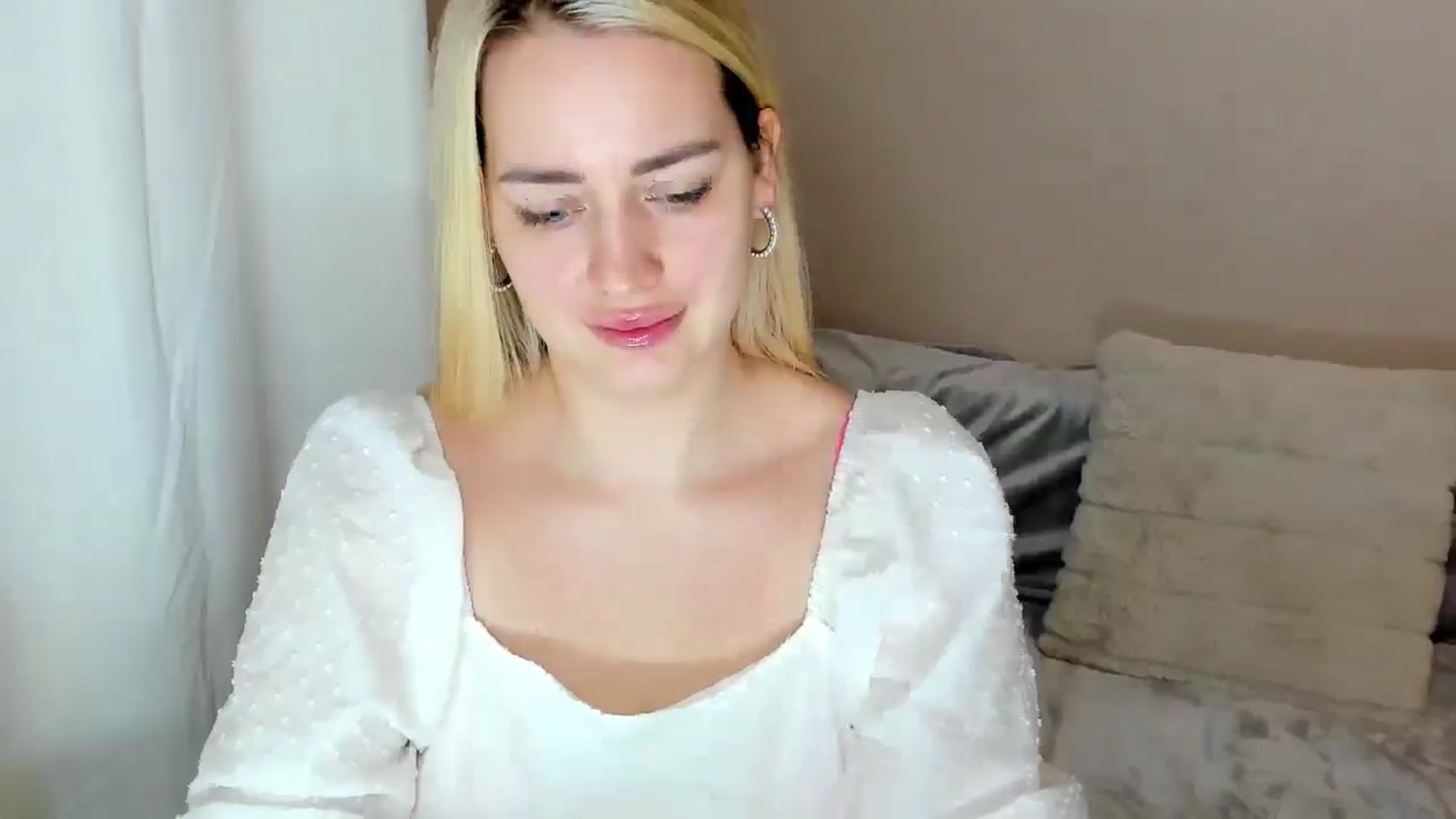 Gallery image thumbnail from Katy__Berry's myfreecams stream on, 02/15/2025, 14:52 image 17 of 20