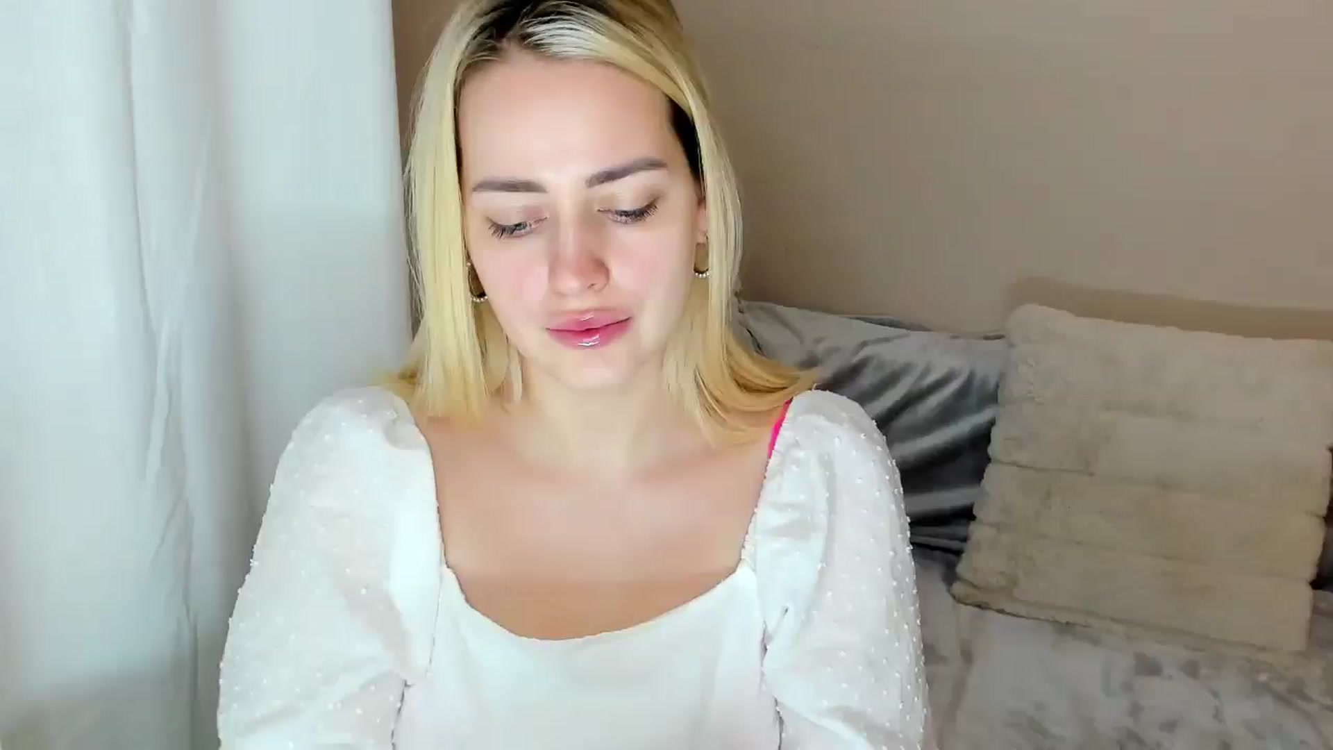 Gallery image thumbnail from Katy__Berry's myfreecams stream on, 02/15/2025, 15:30 image 1 of 20