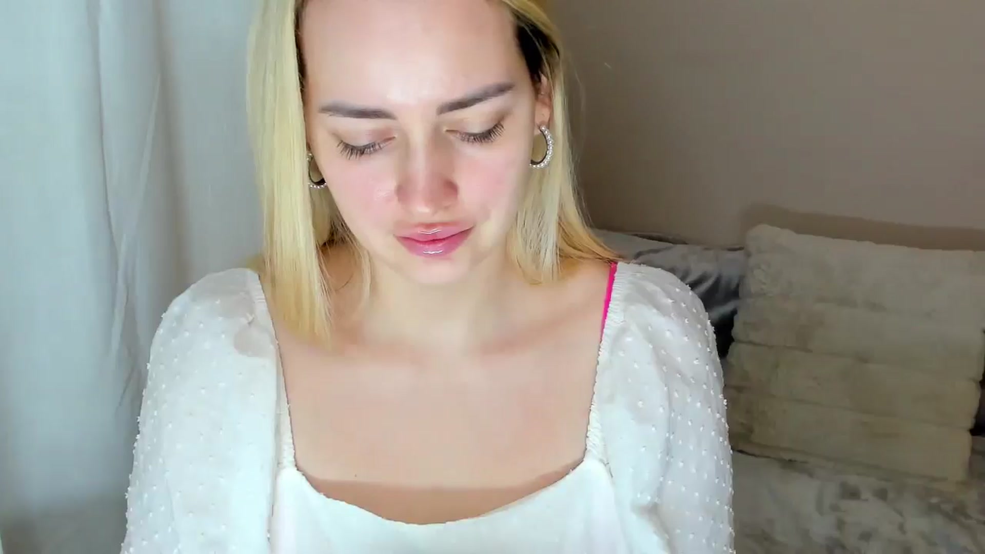 Gallery image thumbnail from Katy__Berry's myfreecams stream on, 02/15/2025, 15:30 image 9 of 20