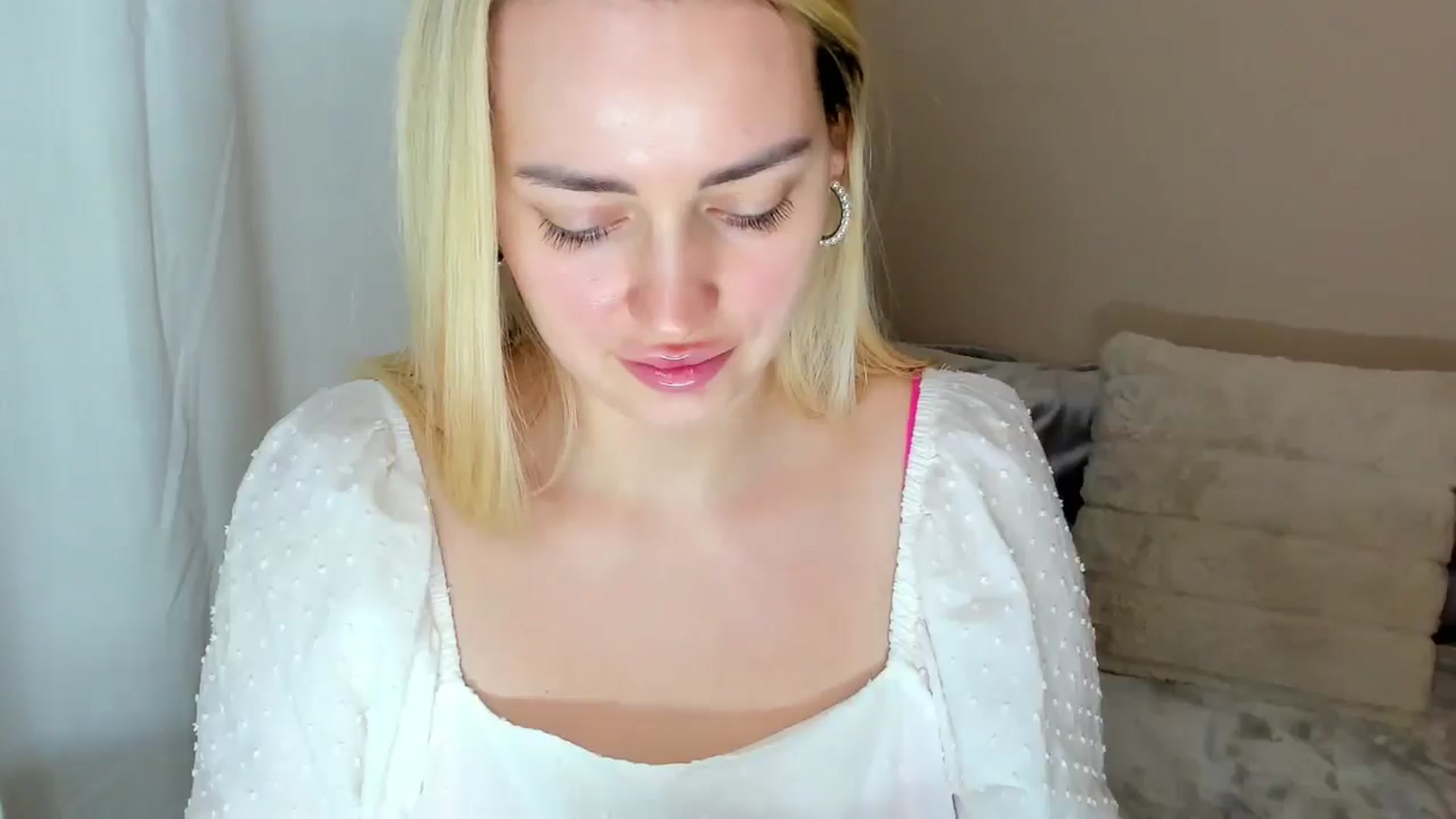 Gallery image thumbnail from Katy__Berry's myfreecams stream on, 02/15/2025, 15:30 image 10 of 20