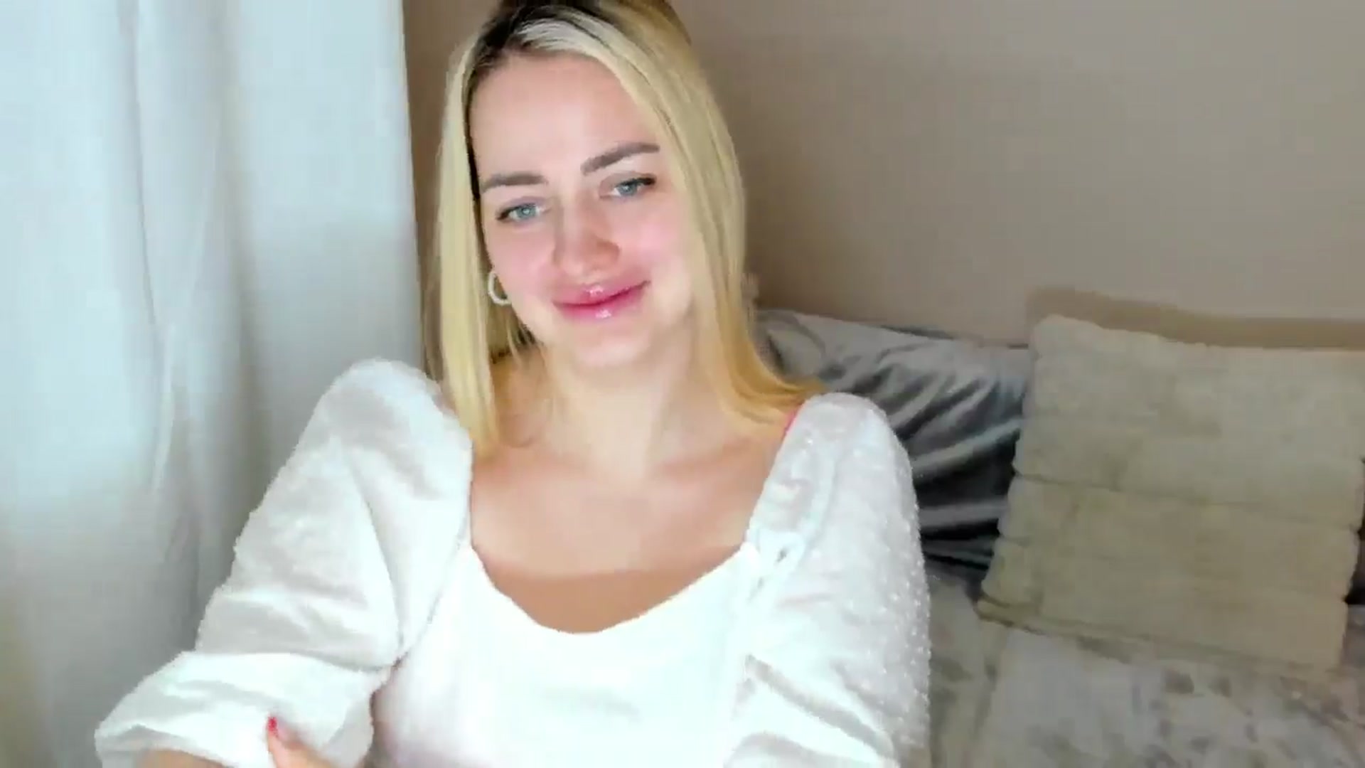 Gallery image thumbnail from Katy__Berry's myfreecams stream on, 02/15/2025, 15:30 image 17 of 20