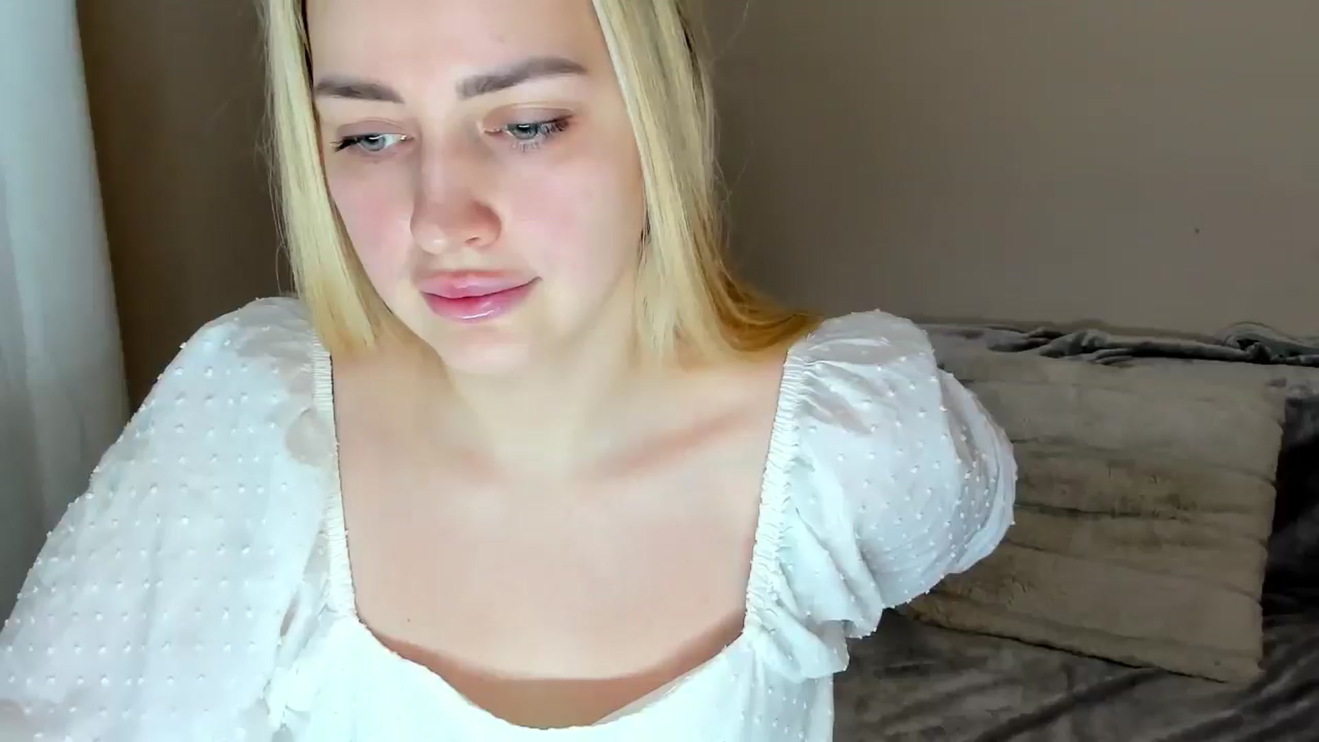 Gallery image thumbnail from Katy__Berry's myfreecams stream on, 02/16/2025, 15:44 image 17 of 20