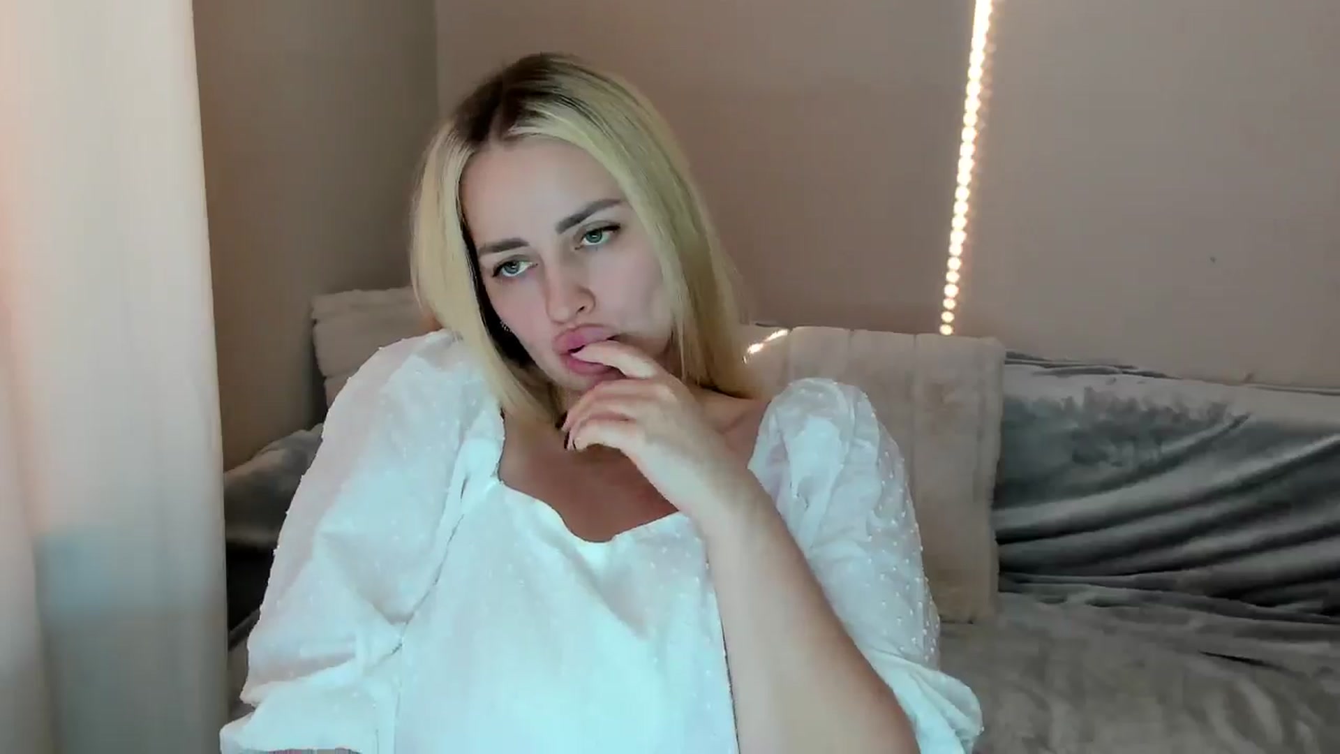 Gallery image thumbnail from Katy__Berry's myfreecams stream on, 02/22/2025, 14:47 image 17 of 20