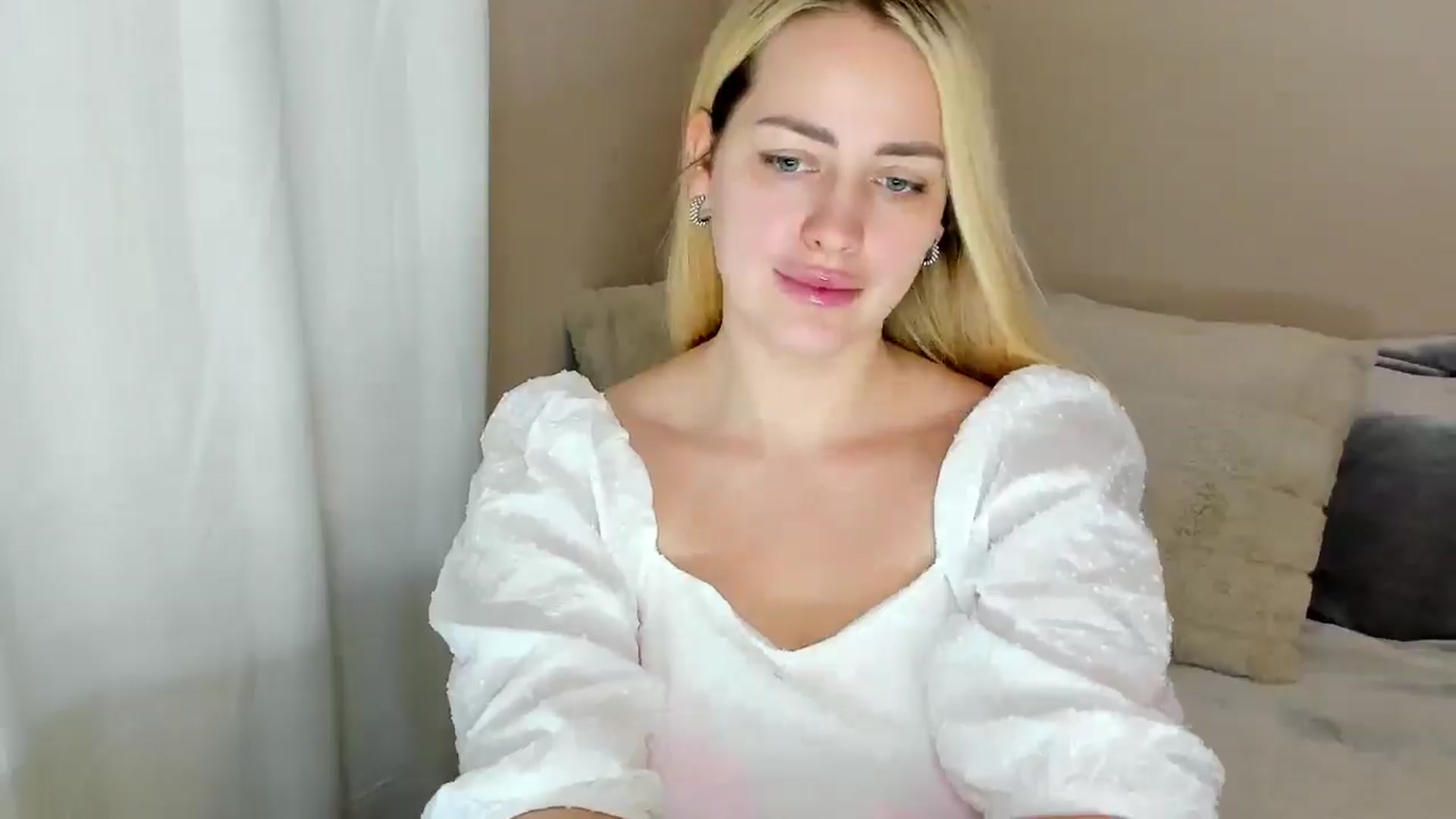 Gallery image thumbnail from Katy__Berry's myfreecams stream on, 03/01/2025, 13:58 image 19 of 20