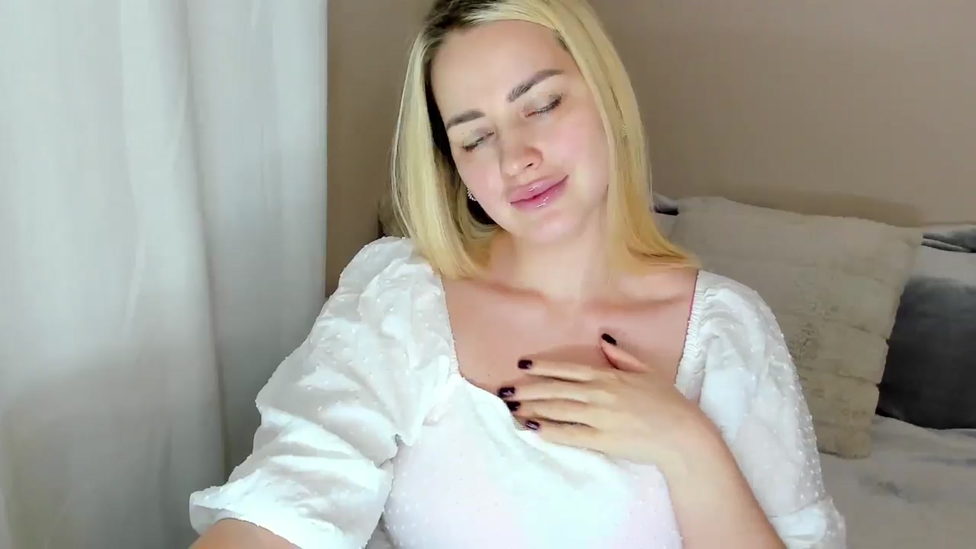 Gallery image thumbnail from Katy__Berry's myfreecams stream on, 03/01/2025, 13:58 image 8 of 20