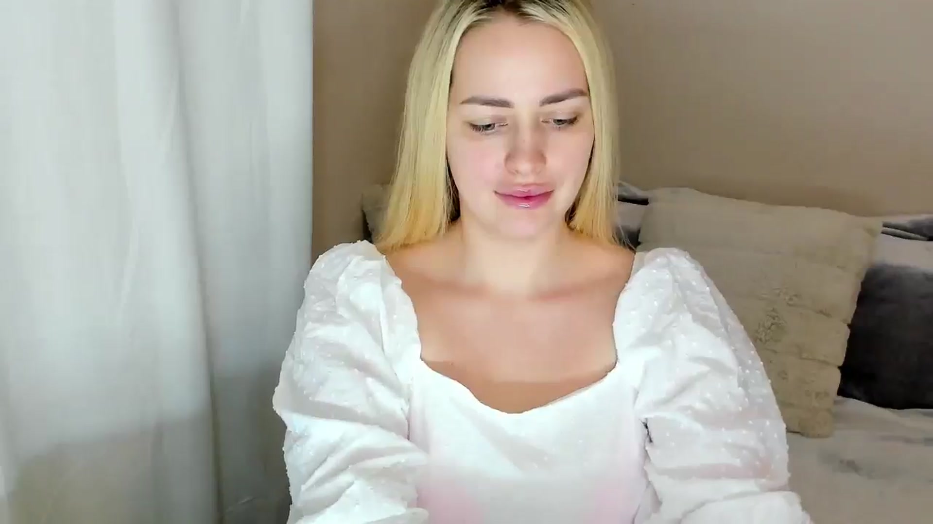 Gallery image thumbnail from Katy__Berry's myfreecams stream on, 03/01/2025, 13:58 image 18 of 20