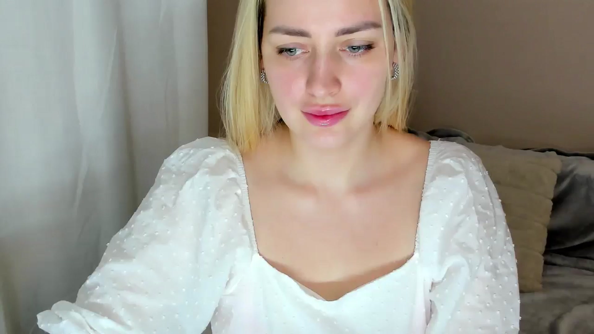 Gallery image thumbnail from Katy__Berry's myfreecams stream on, 03/02/2025, 16:16 image 17 of 20
