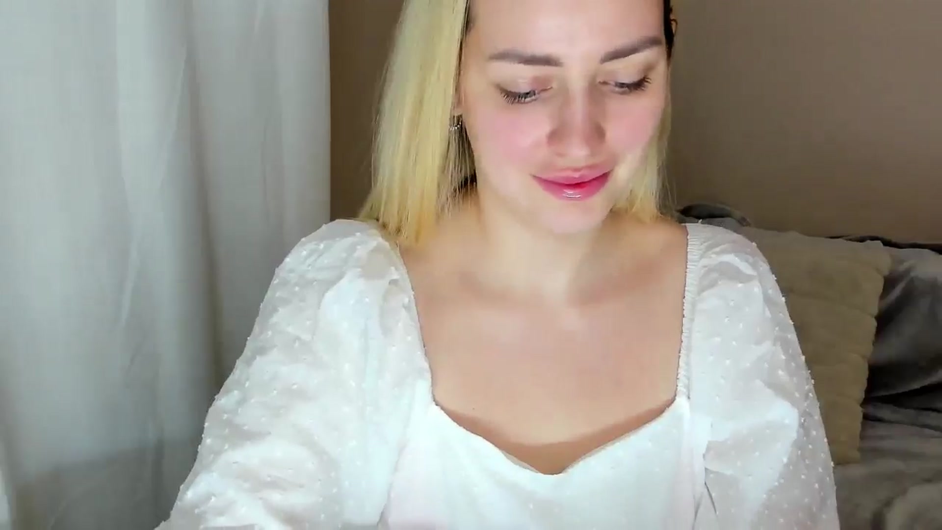 Gallery image thumbnail from Katy__Berry's myfreecams stream on, 03/02/2025, 16:16 image 19 of 20